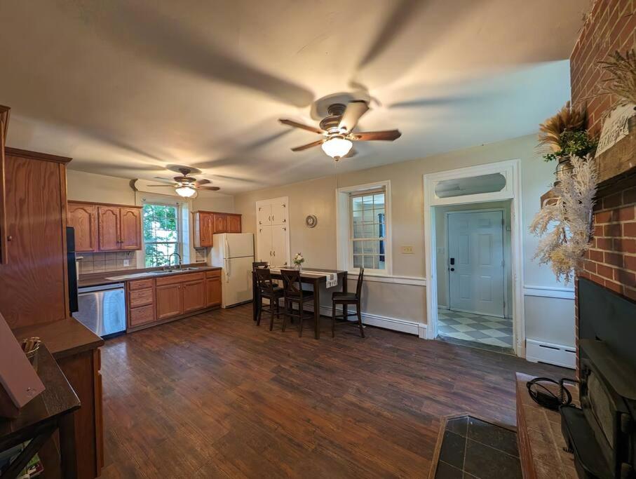 Three-Bedroom House photo 2