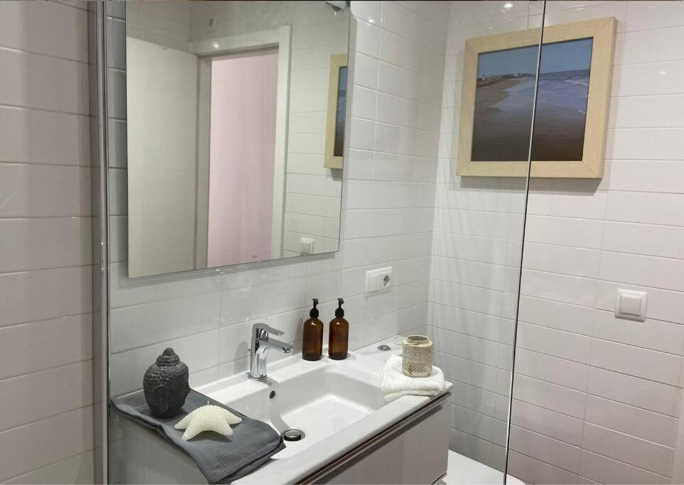 Three-Bedroom Apartment photo 2