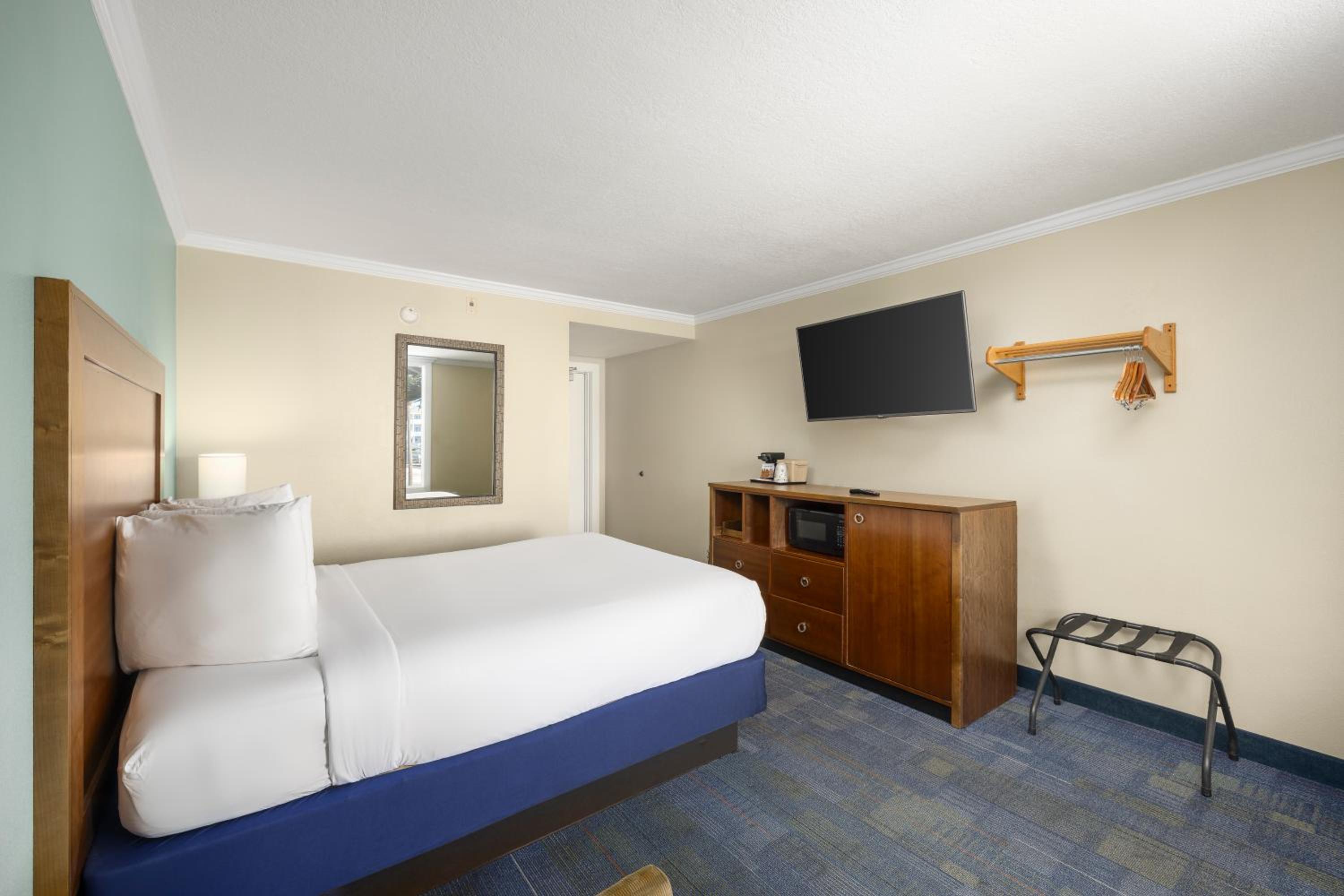 Queen Room - Inland View - Photo 3