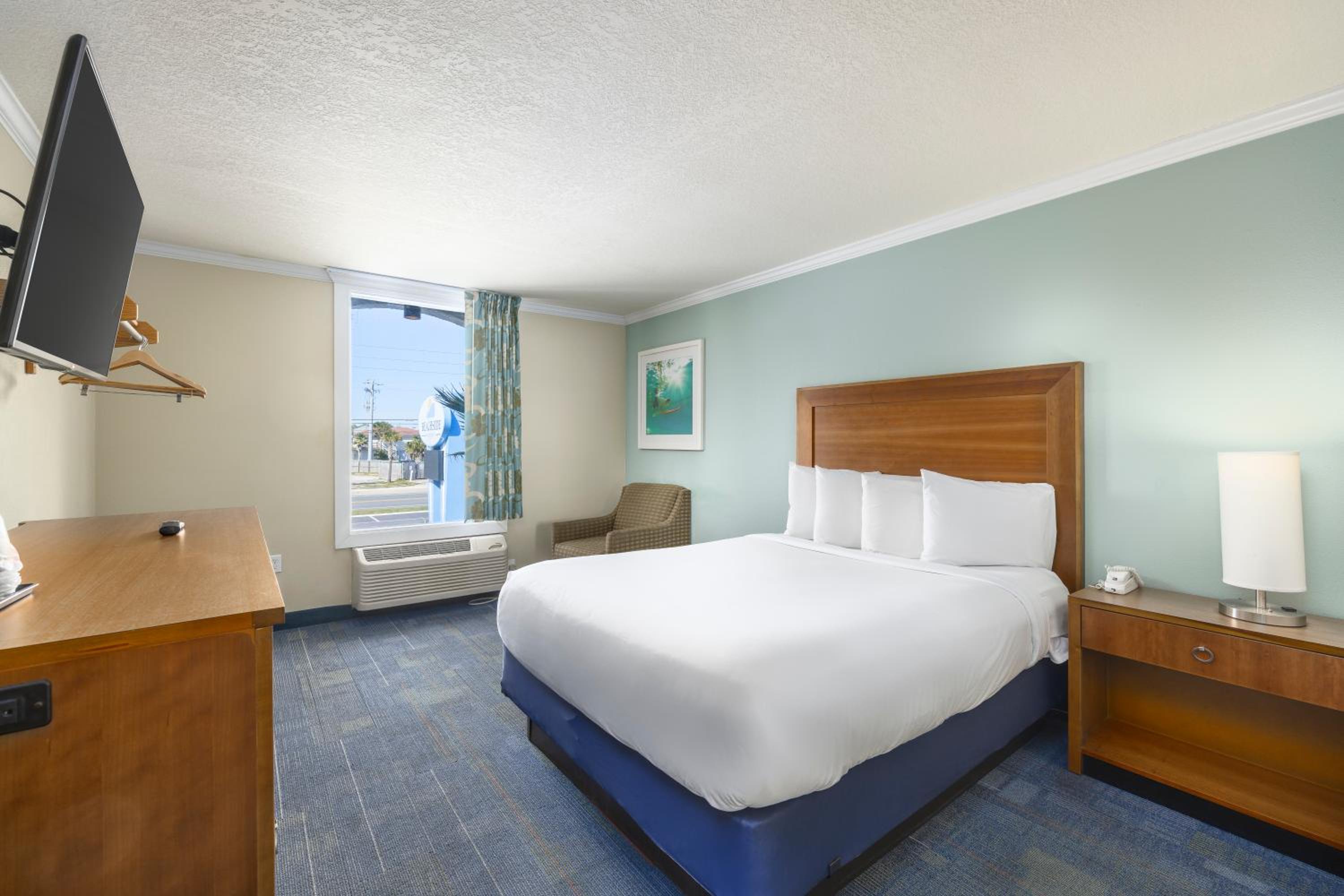 Queen Room - Inland View - Photo 1