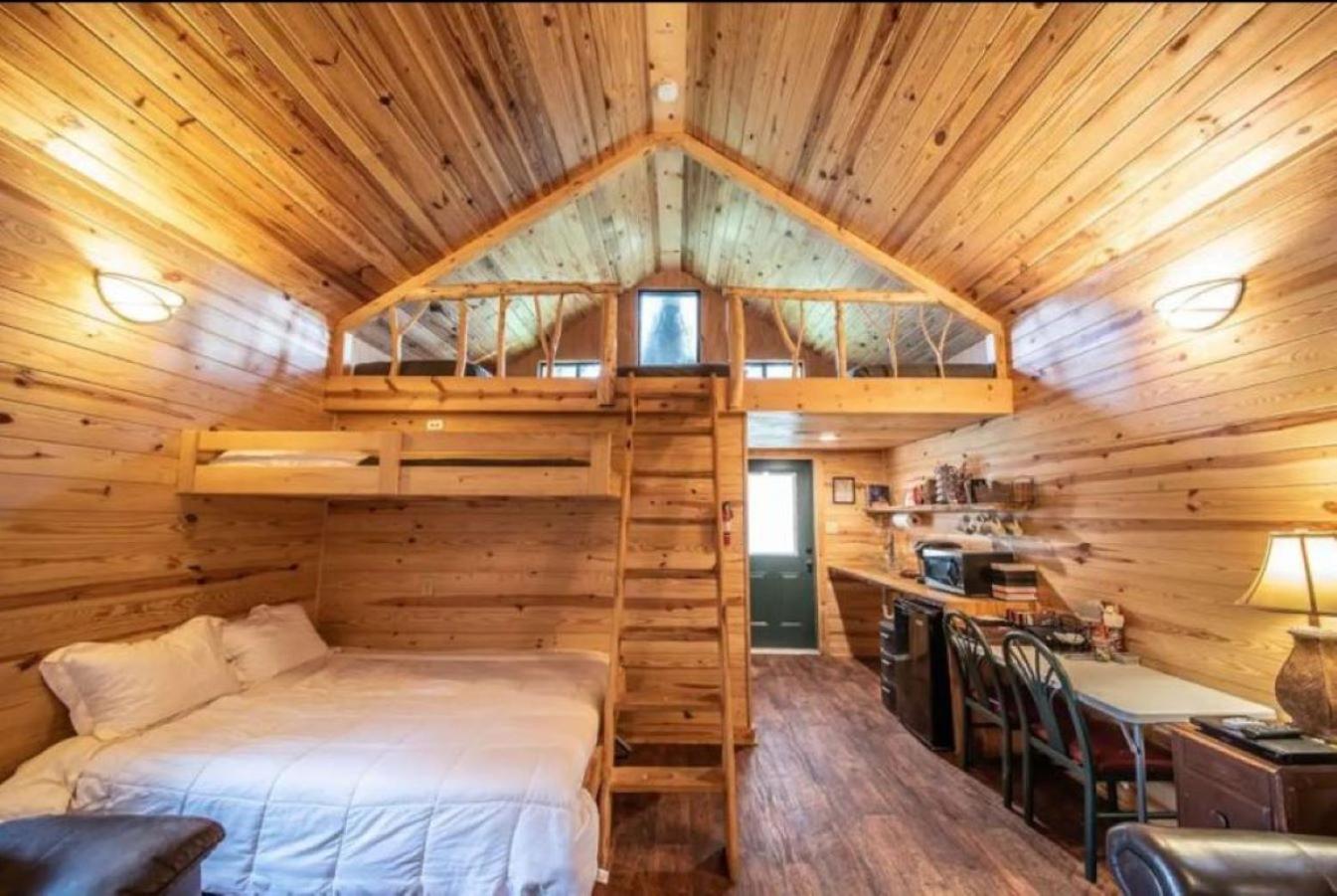 One-Bedroom House photo 1