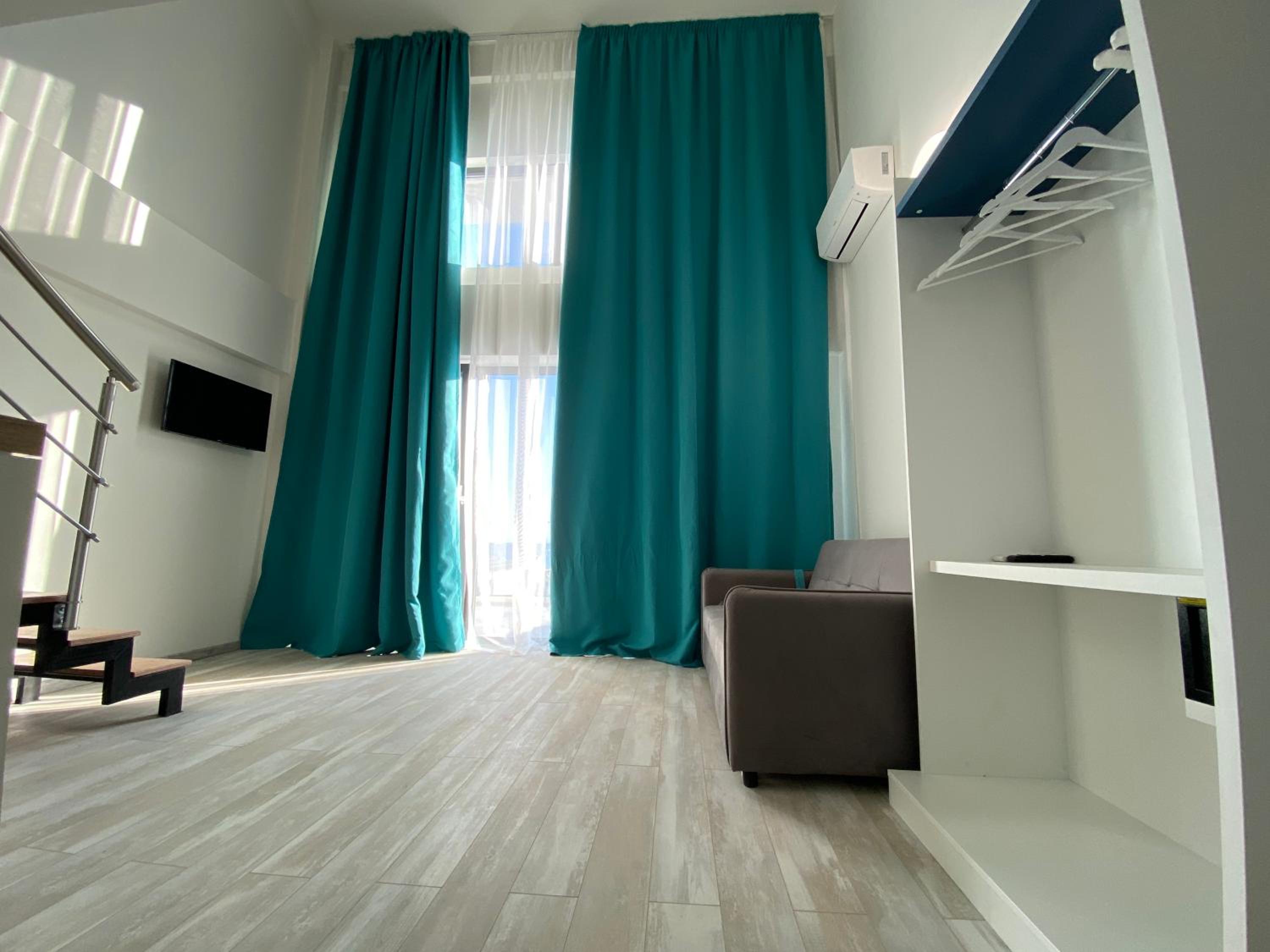 Deluxe Family Suite