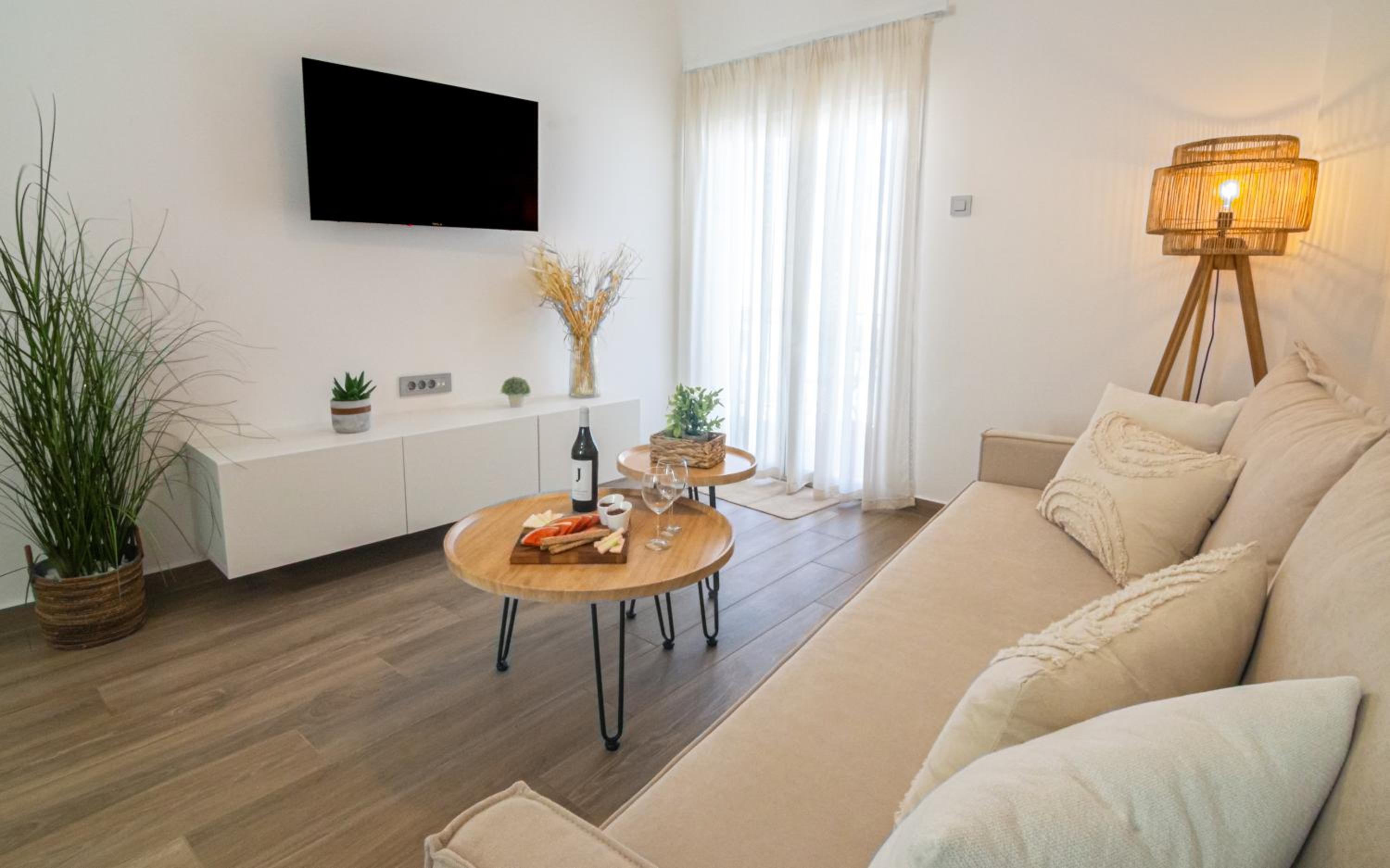 One-Bedroom Apartment with Balcony photo 2