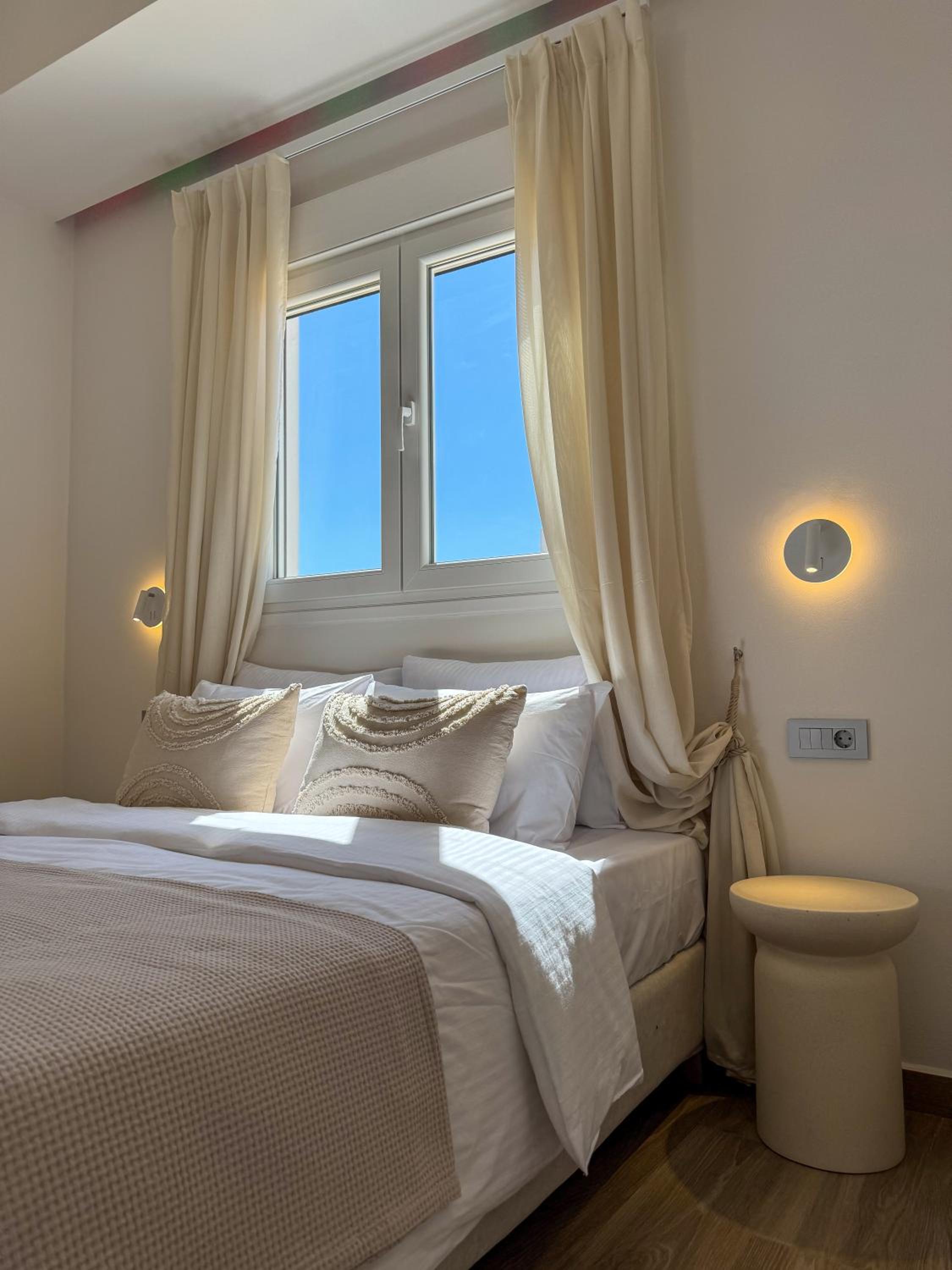 One-Bedroom Apartment with Balcony photo 3