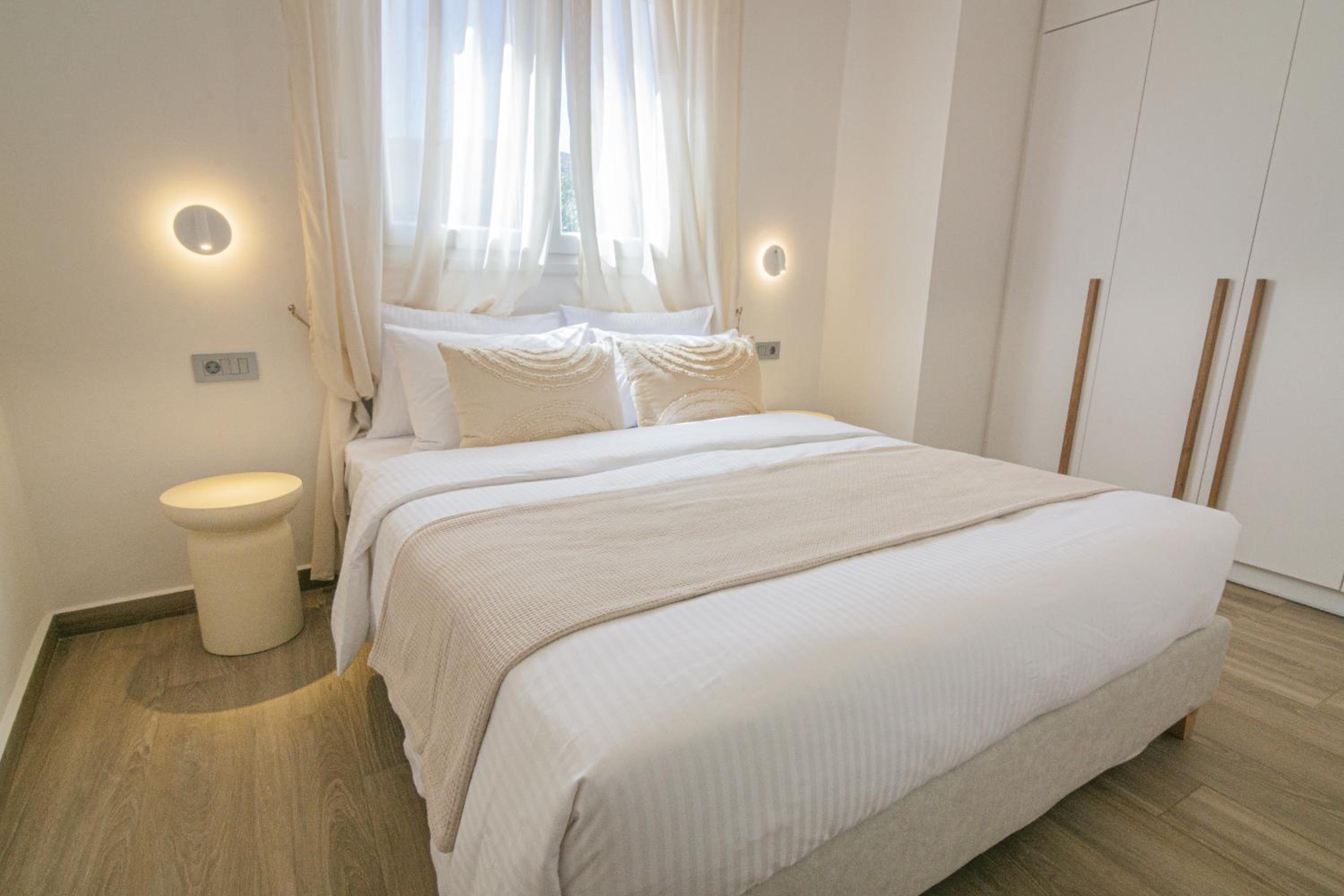 One-Bedroom Apartment with Balcony photo 1