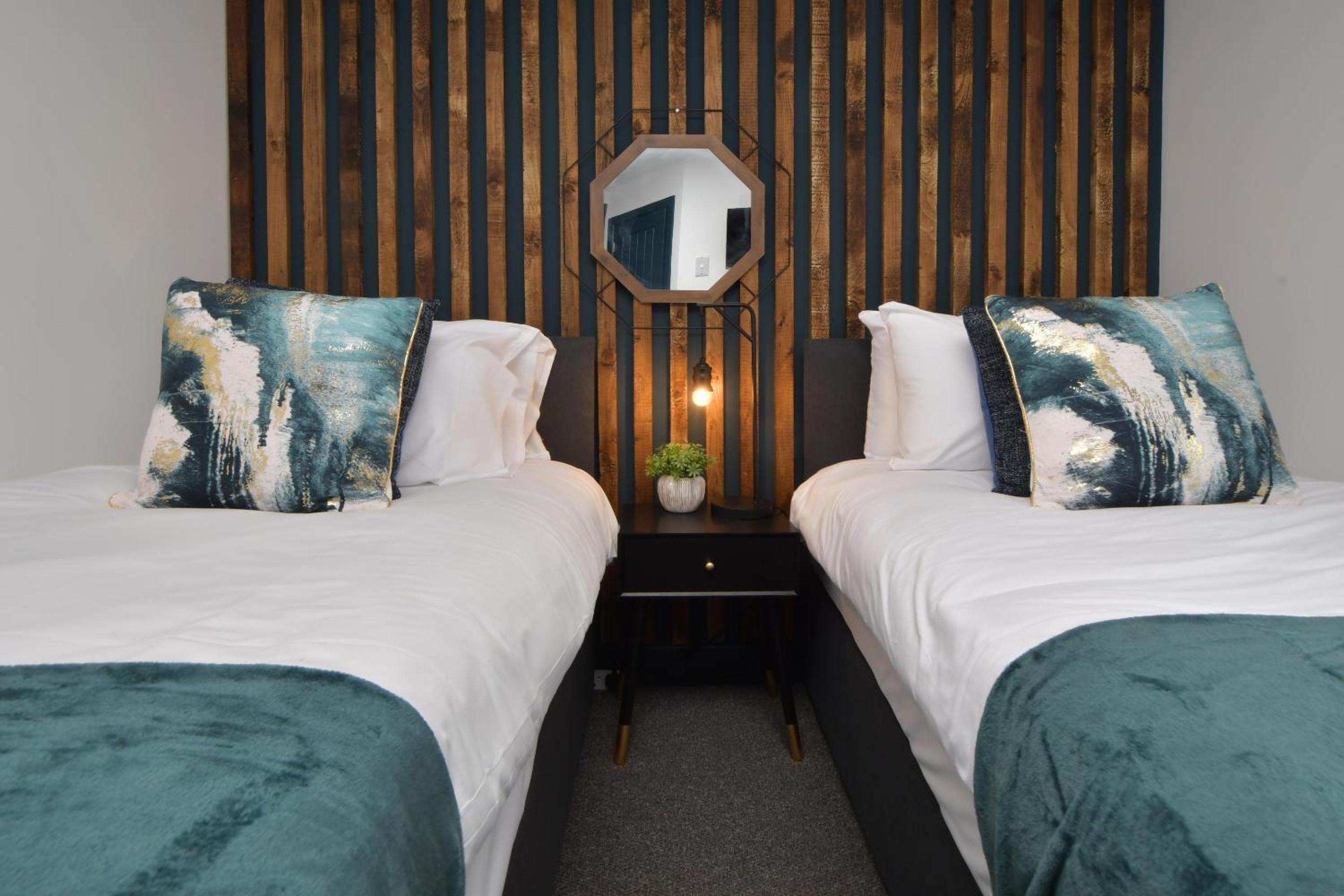 Twin Room with Private Bathroom photo 2