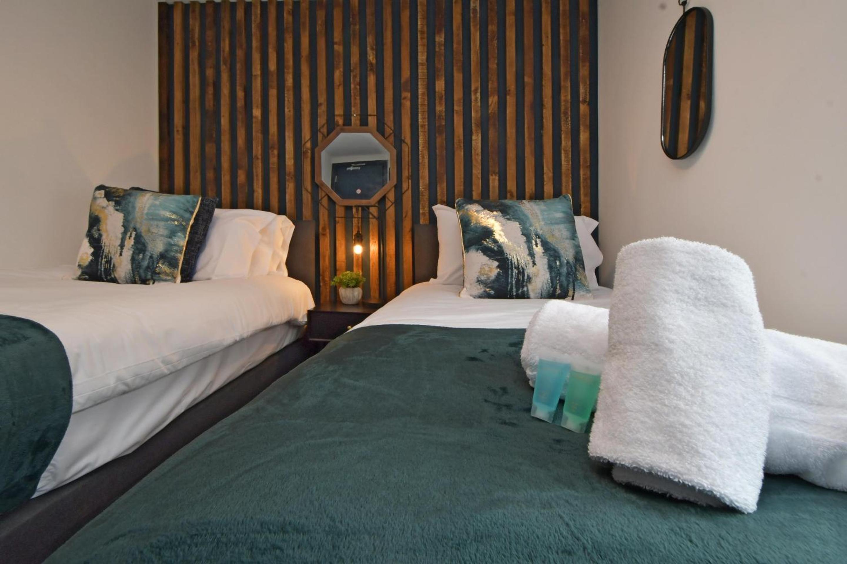 Twin Room with Private Bathroom photo 3