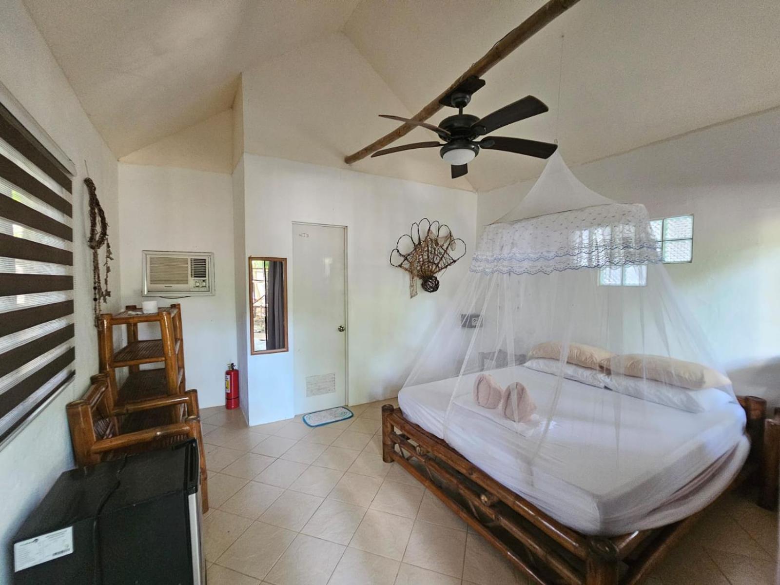 Deluxe Double Room with Balcony - Photo 3