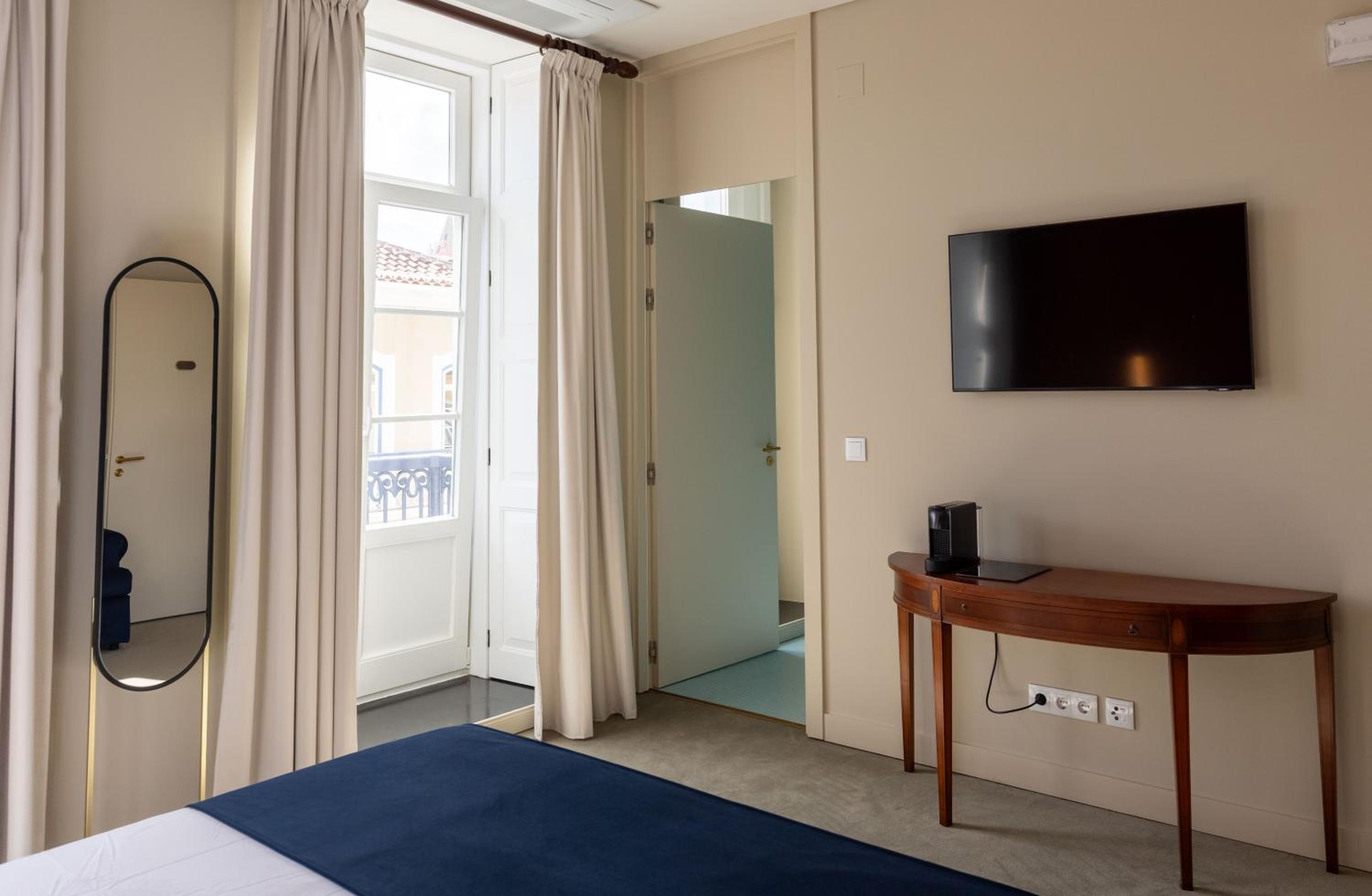 Deluxe Double Room with Balcony and Sea View photo 3