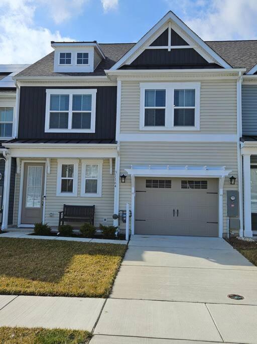 Three-Bedroom House photo 3