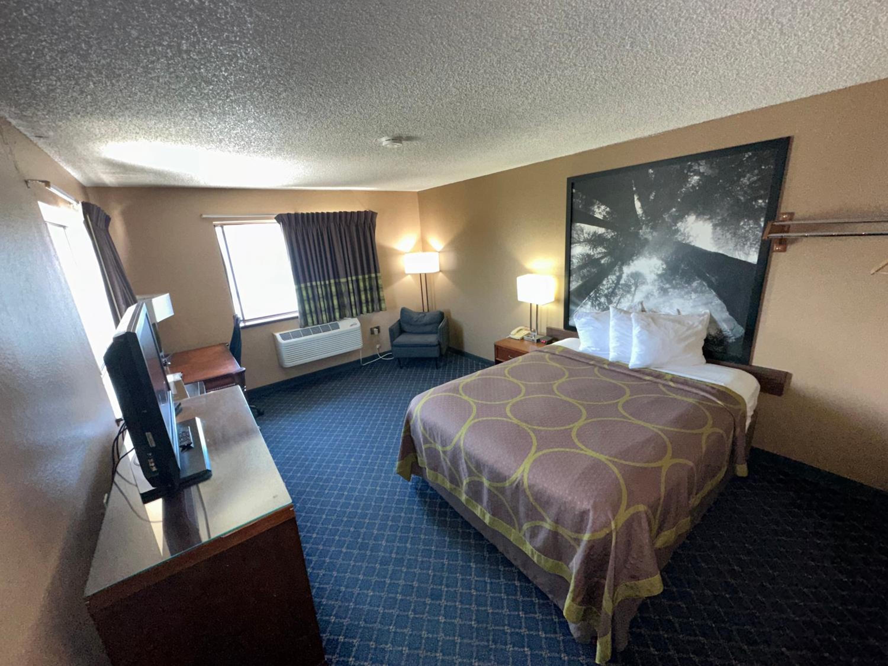 Queen Room - Non-Smoking - Photo 5