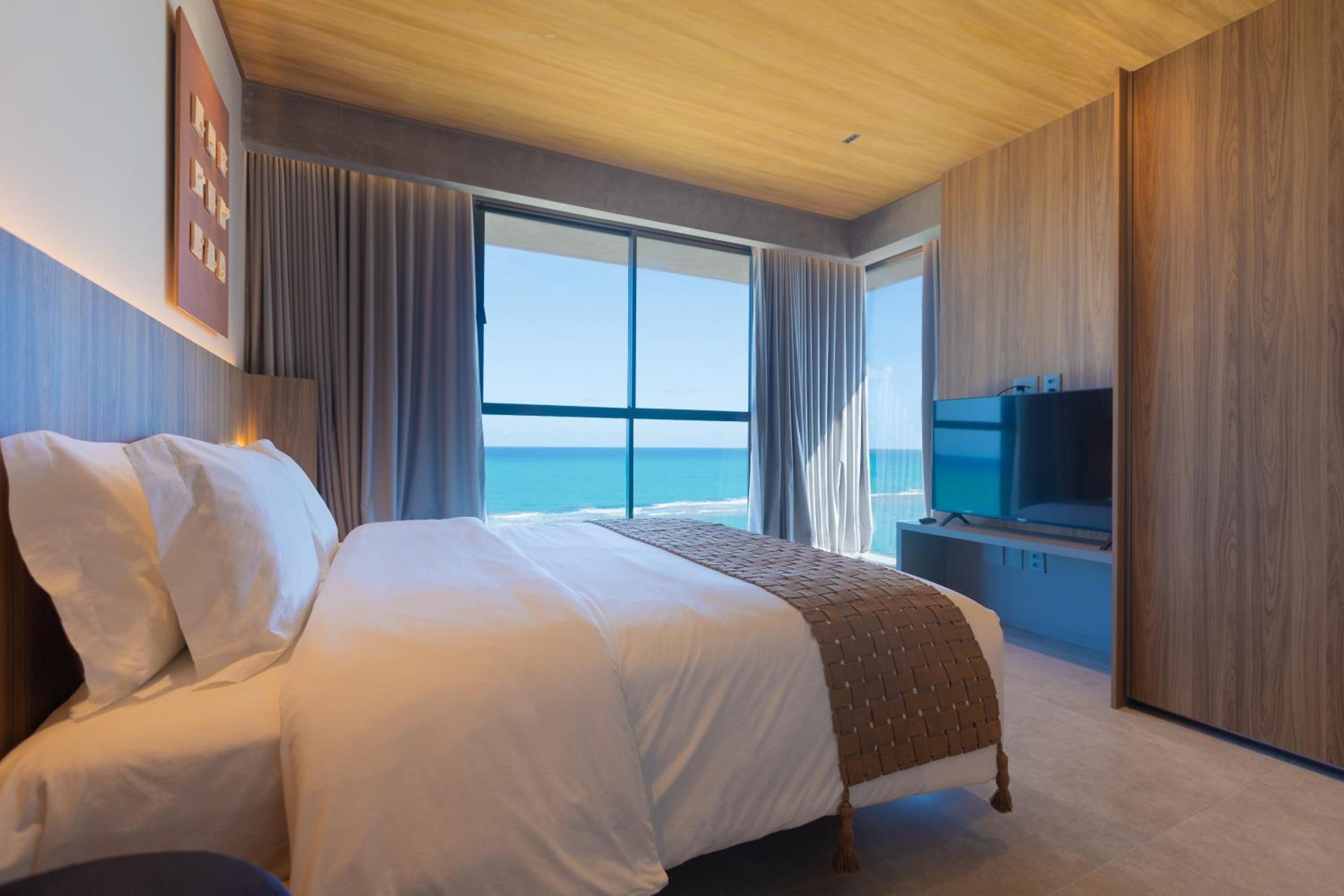 Deluxe Suite with Sea View photo 3
