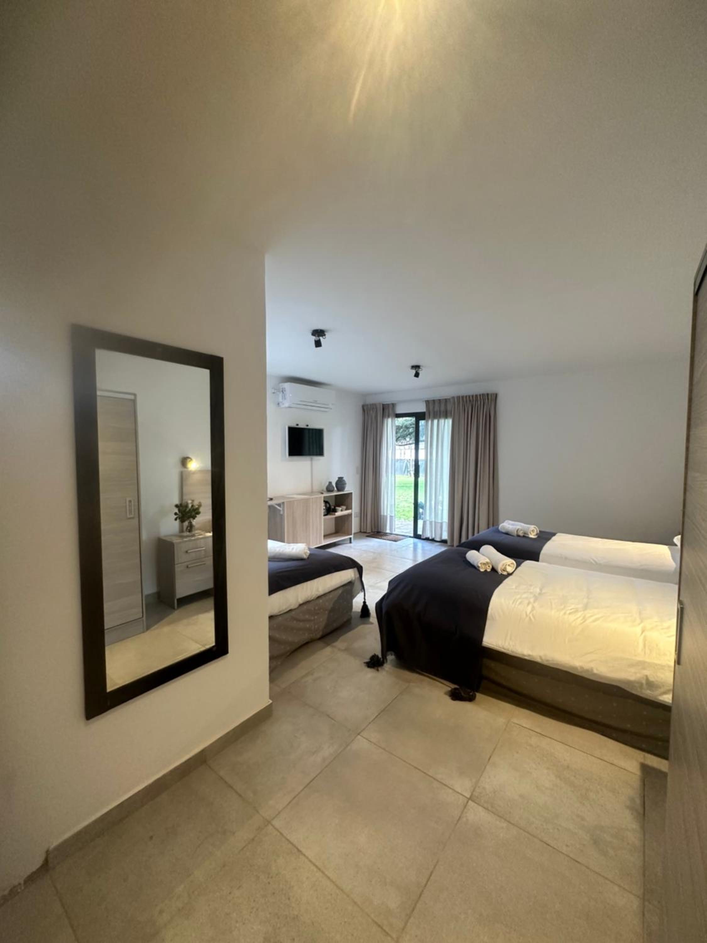 Triple Room with Pool View photo 2