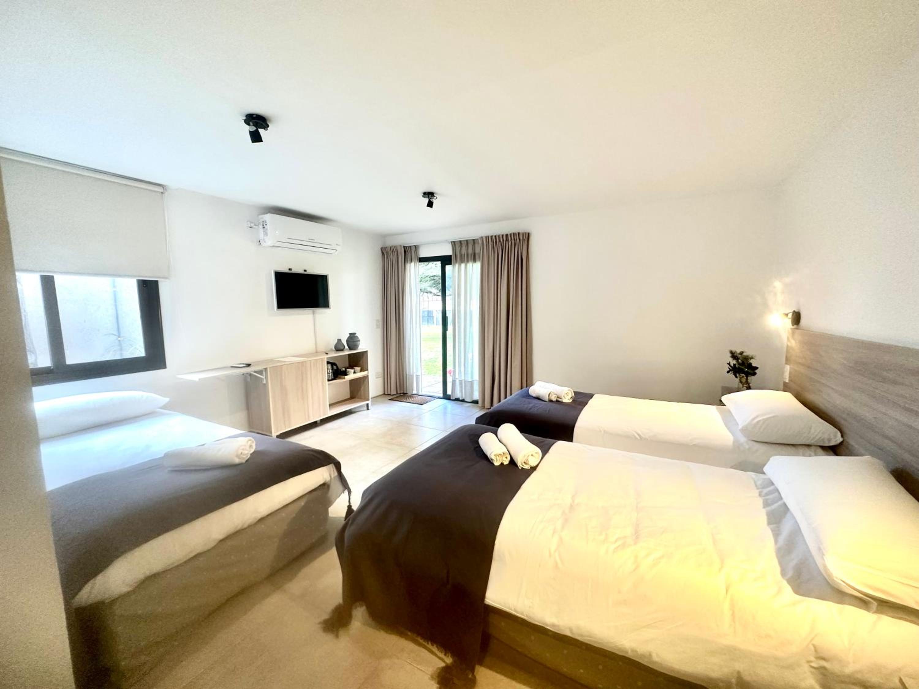 Triple Room with Pool View photo 3
