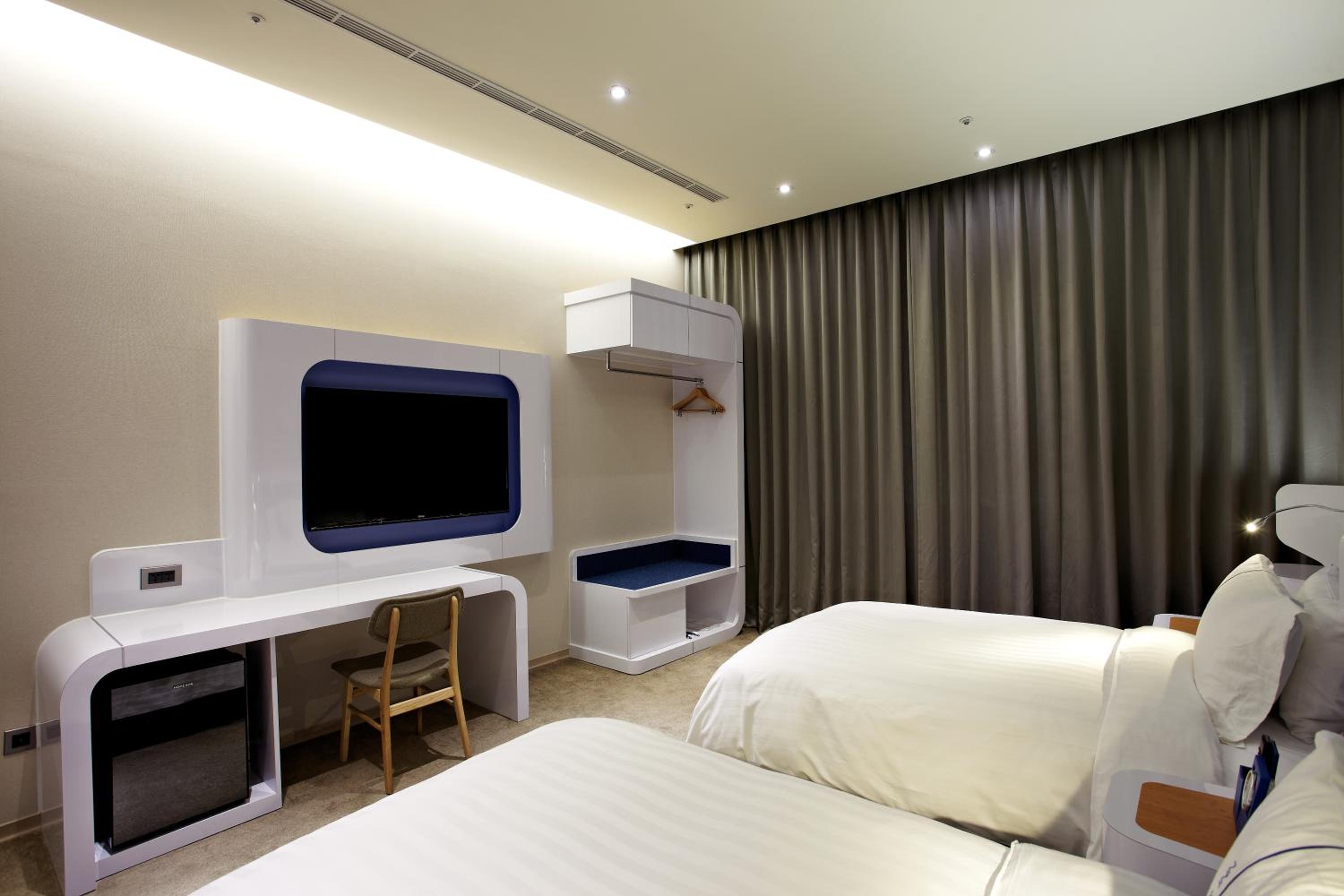 Deluxe Twin Room - No Breakfast photo 2