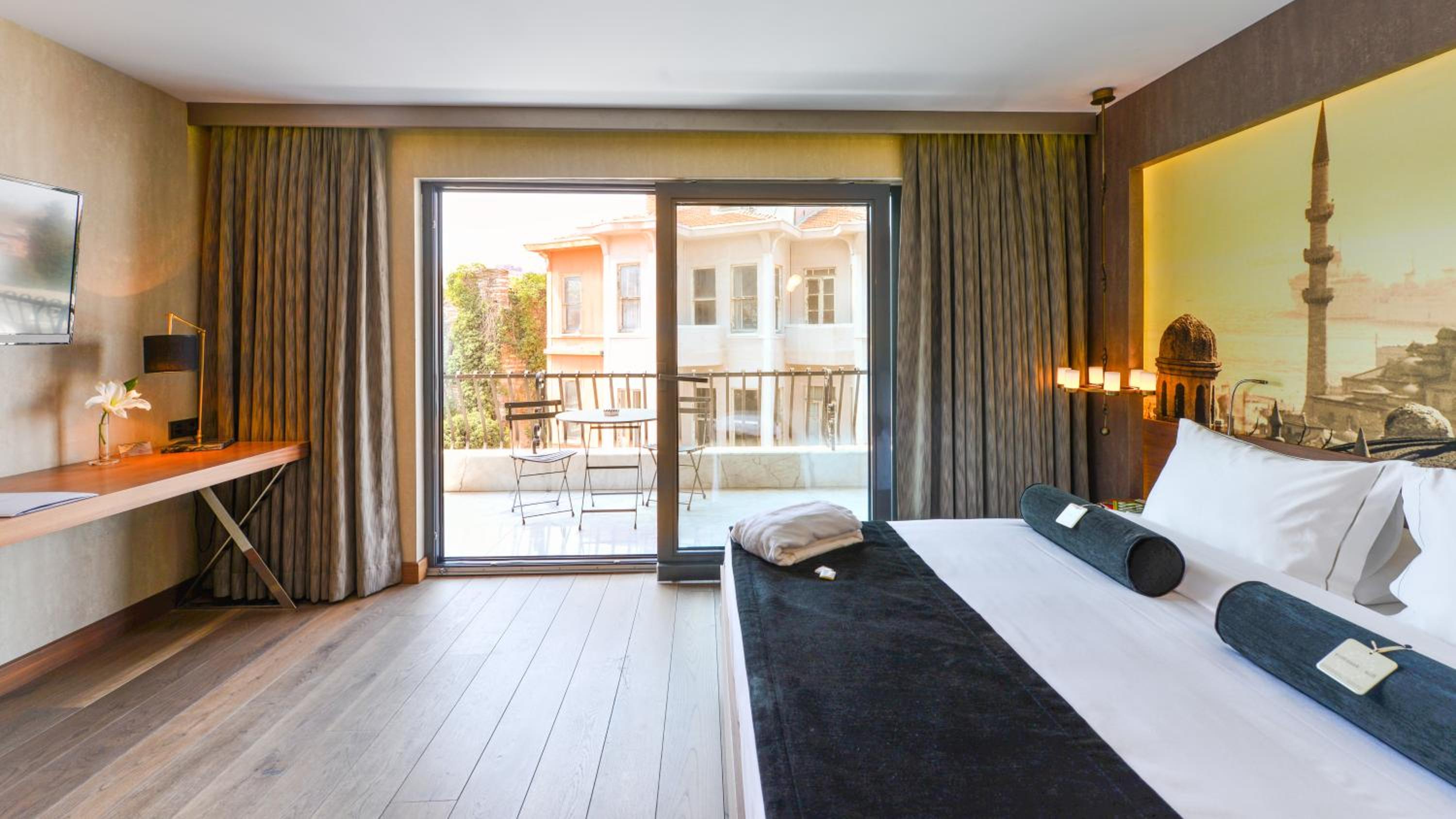 Grand Deluxe Double Room with Balcony