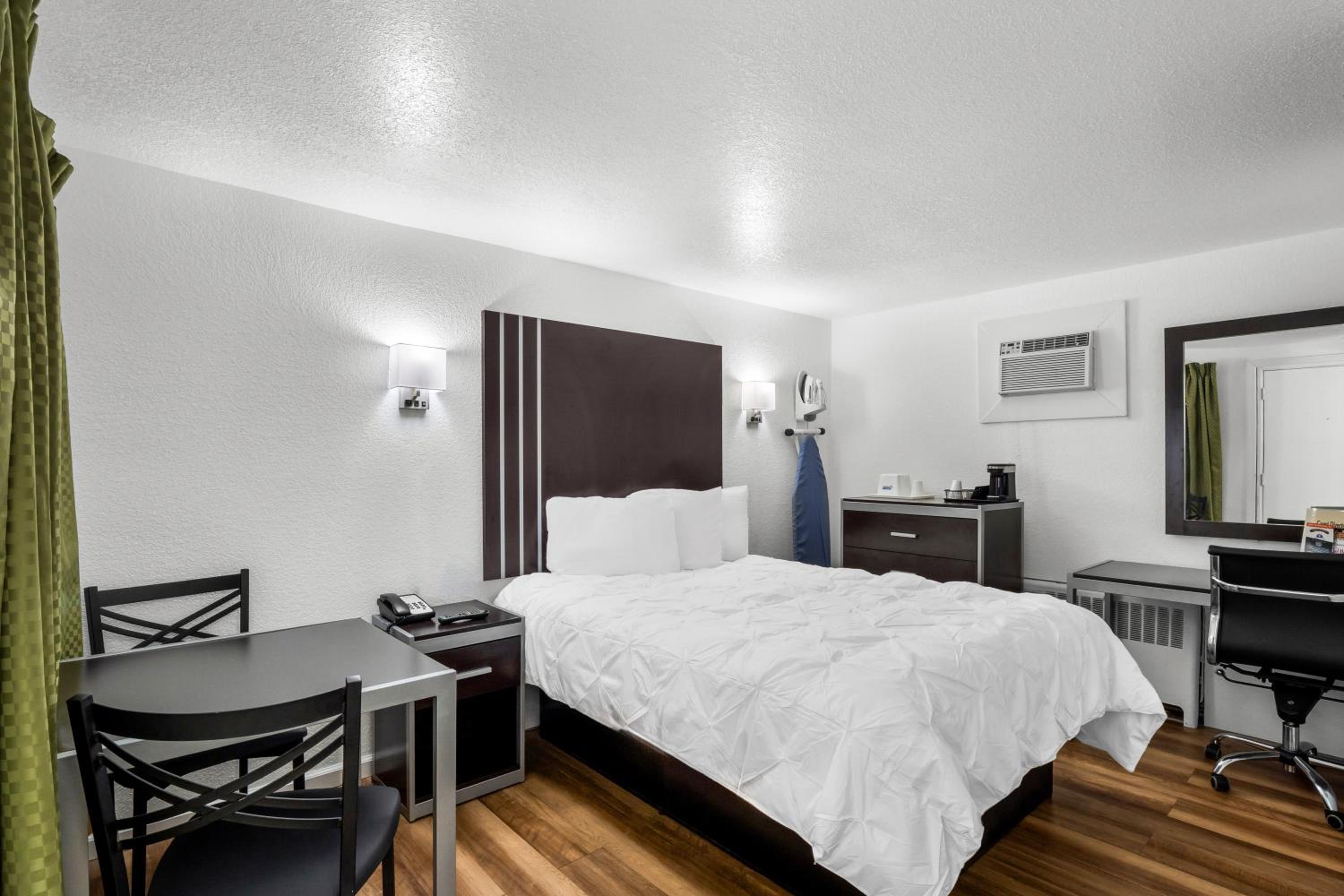 Standard Queen Room