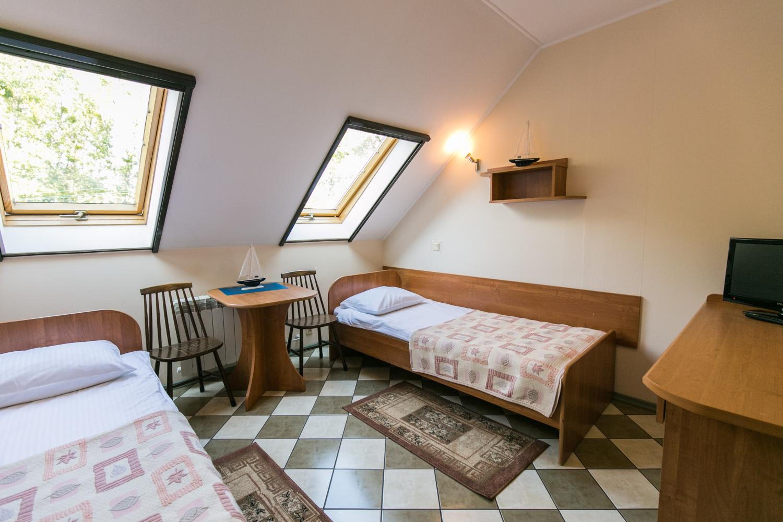 Double or Twin Room - Photo 4