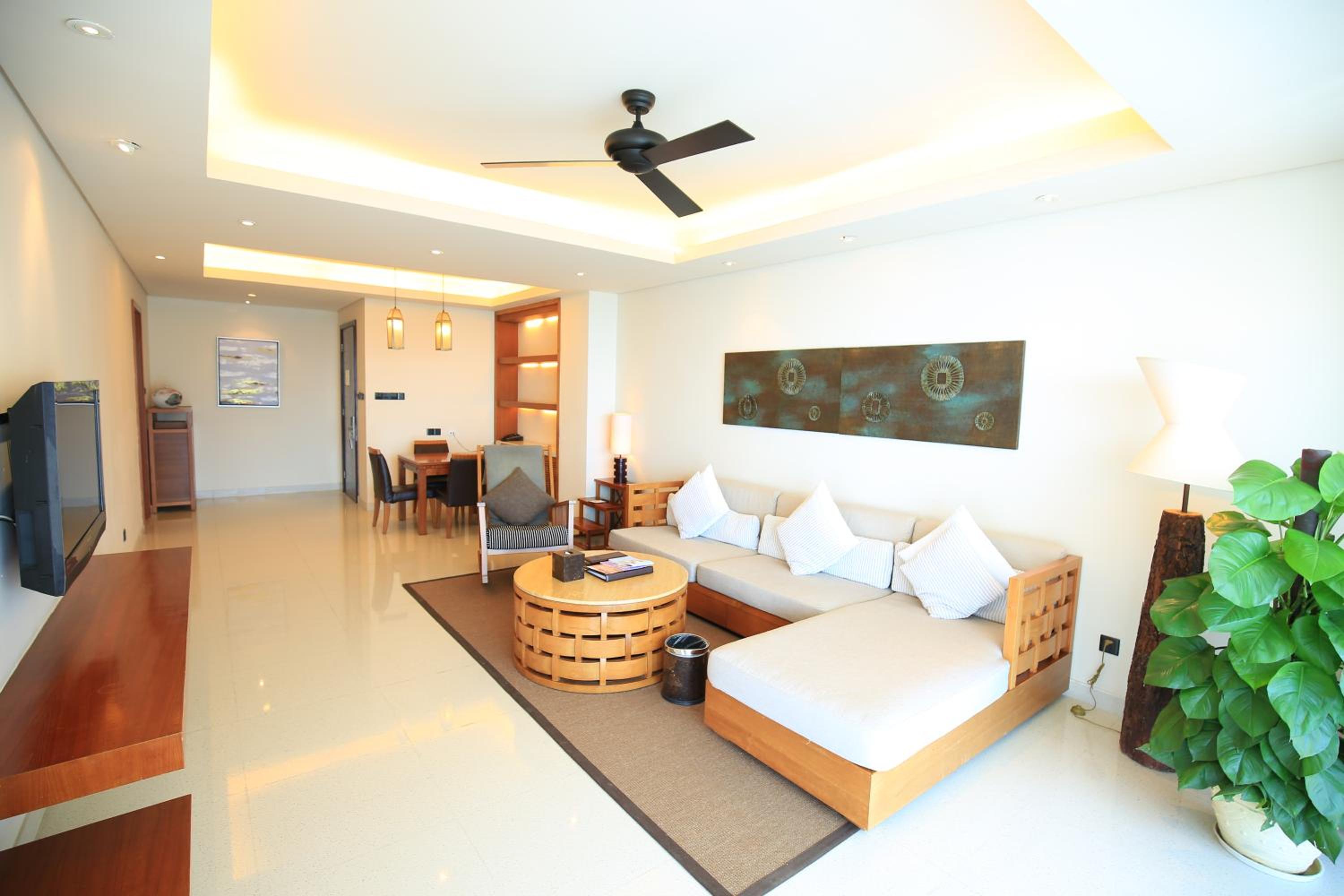 One-Bedroom Superior Suite with Ocean View photo 2