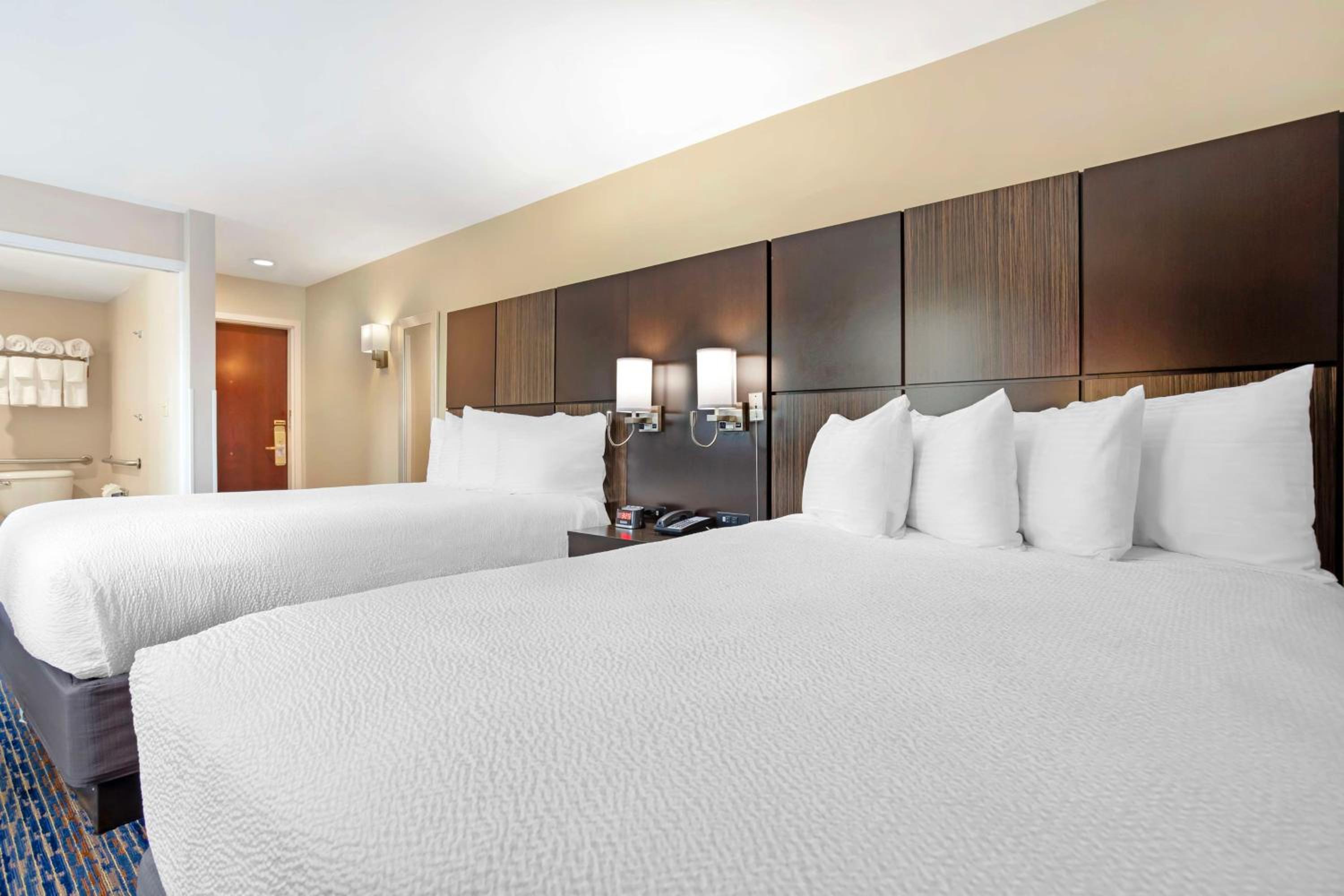 Queen Room with Two Queen Beds - Disability Access/Non-Smoking - Photo 1
