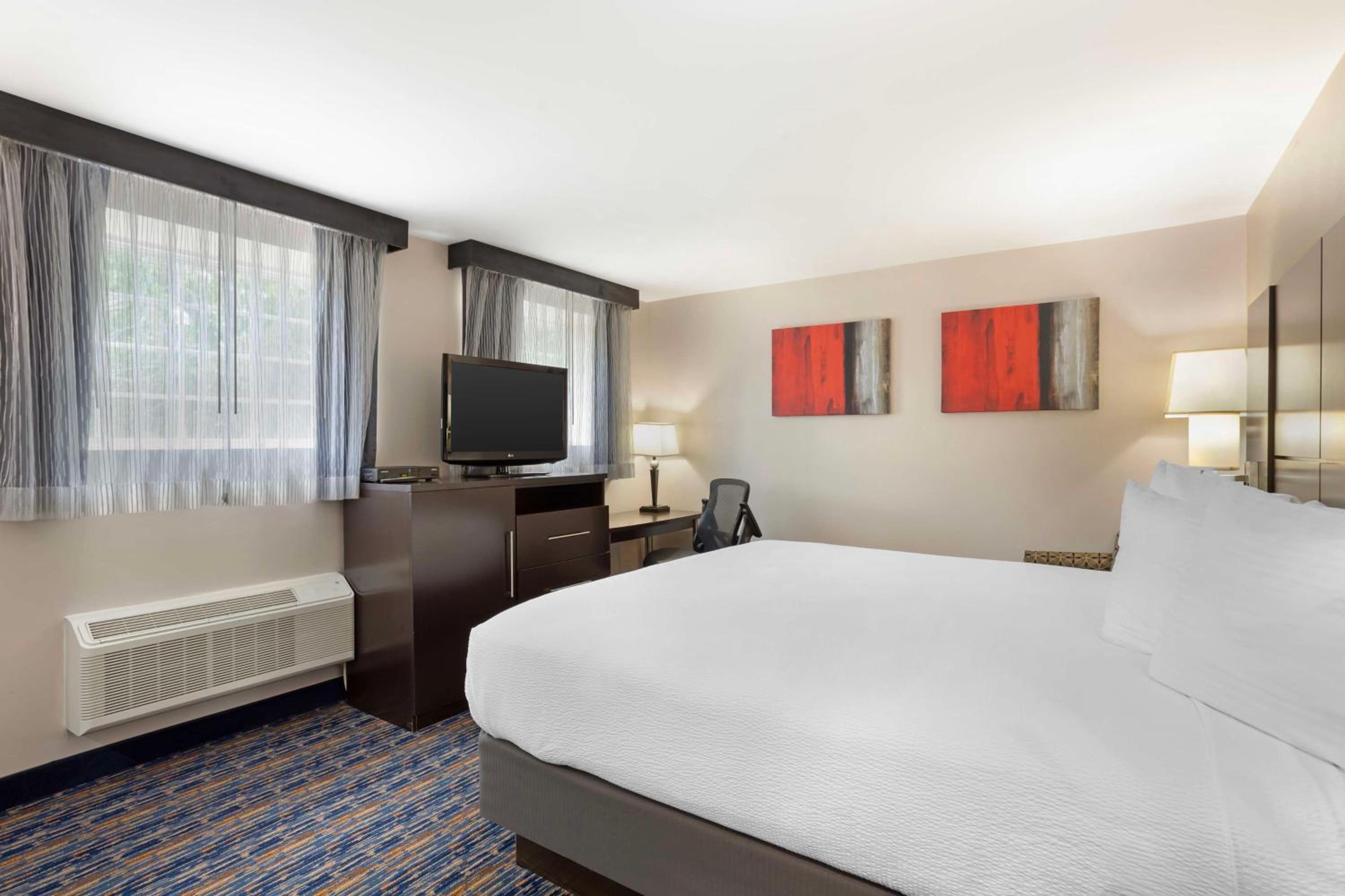 King Room - Non-Smoking - Photo 1