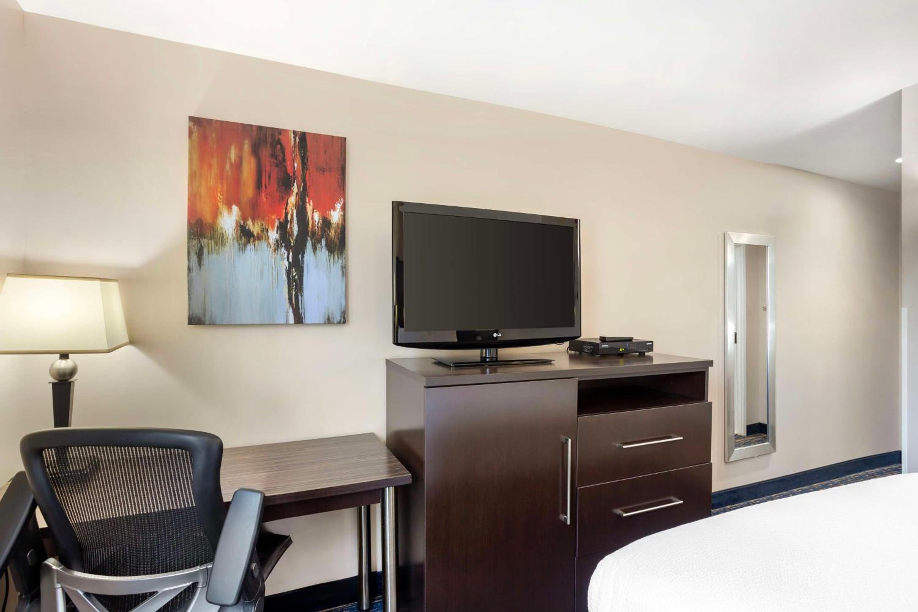 Queen Room - Photo 3