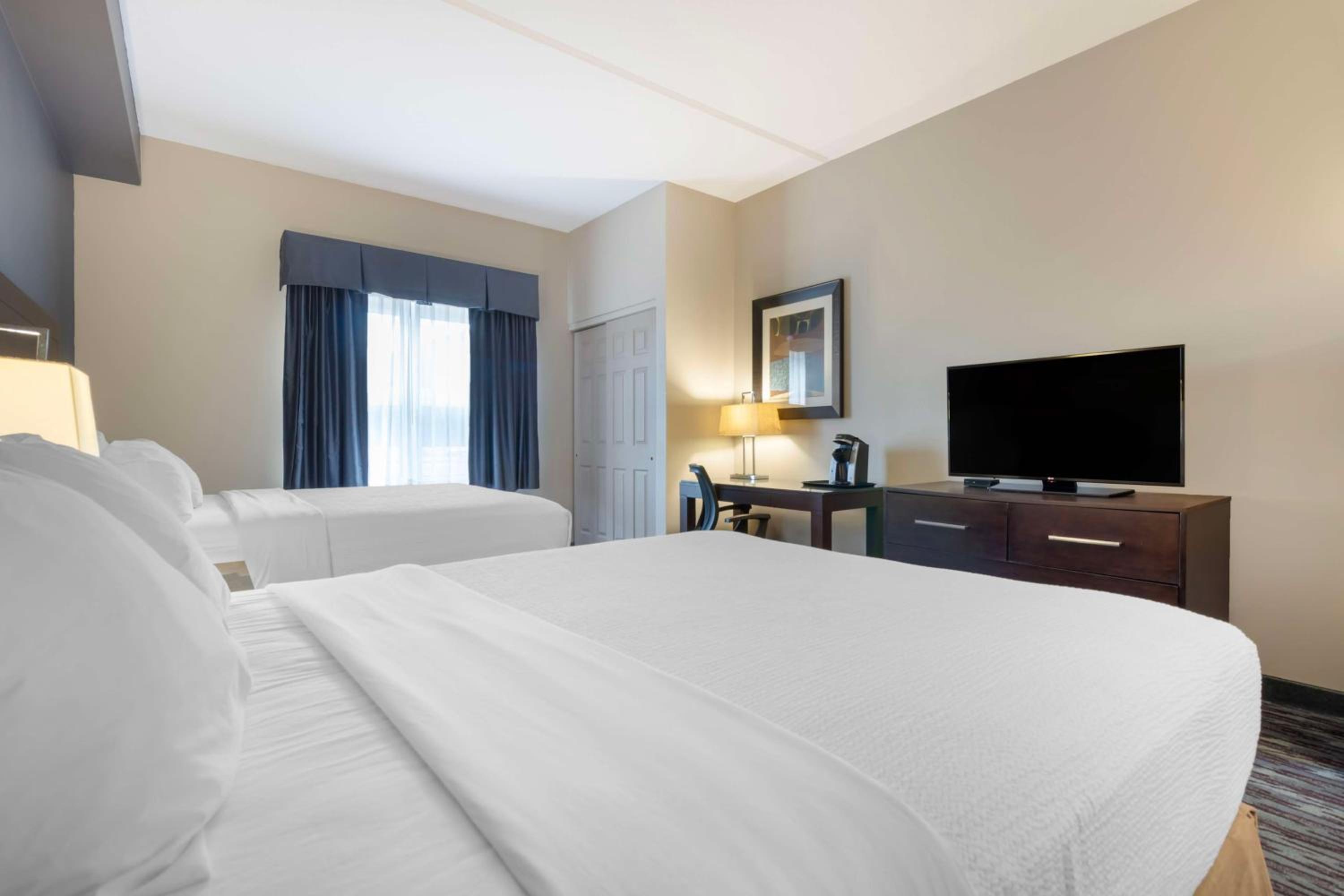 Queen Room With Two Queen Beds - Disability Access/Non-Smoking
