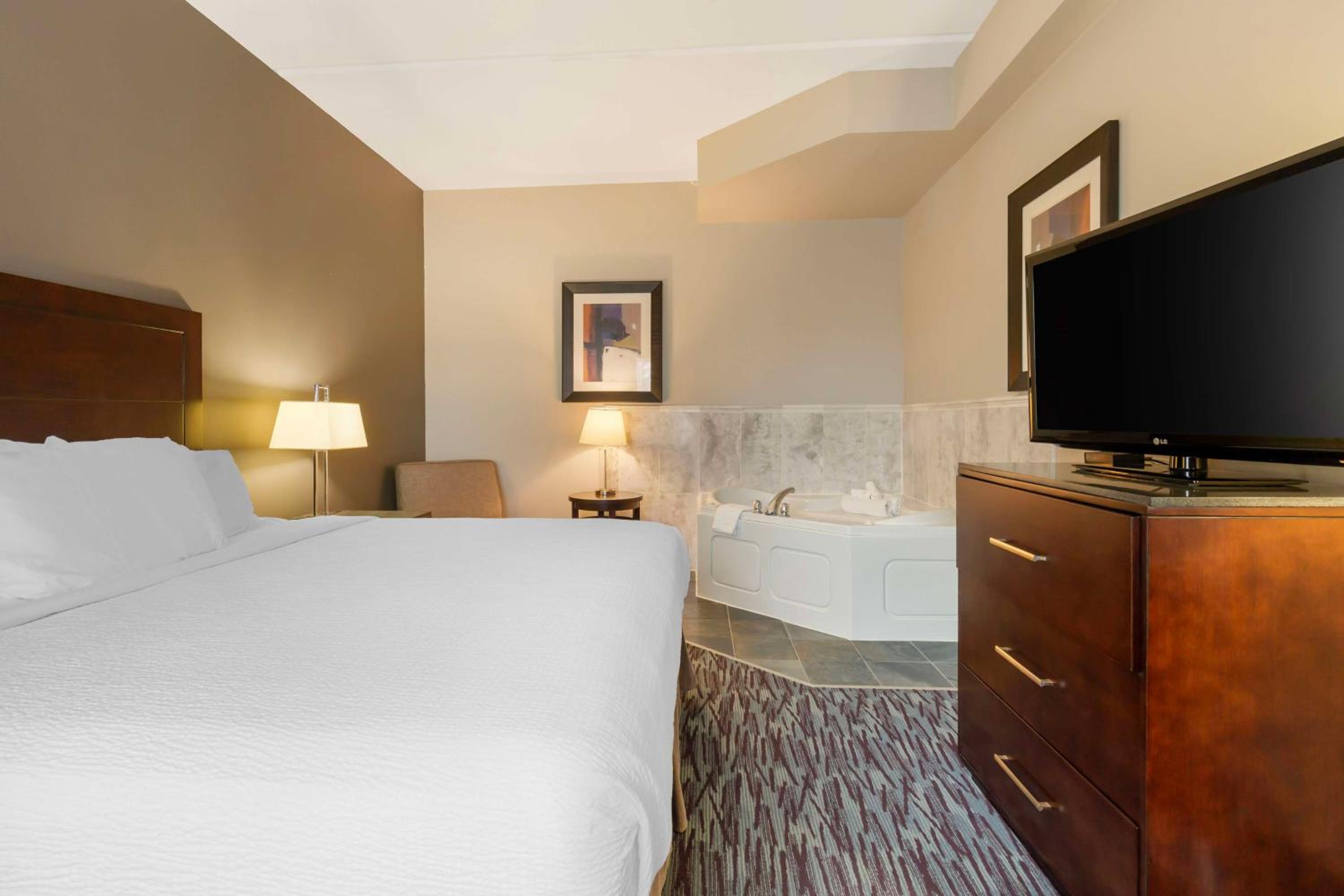 King Suite with Whirlpool - Non-Smoking