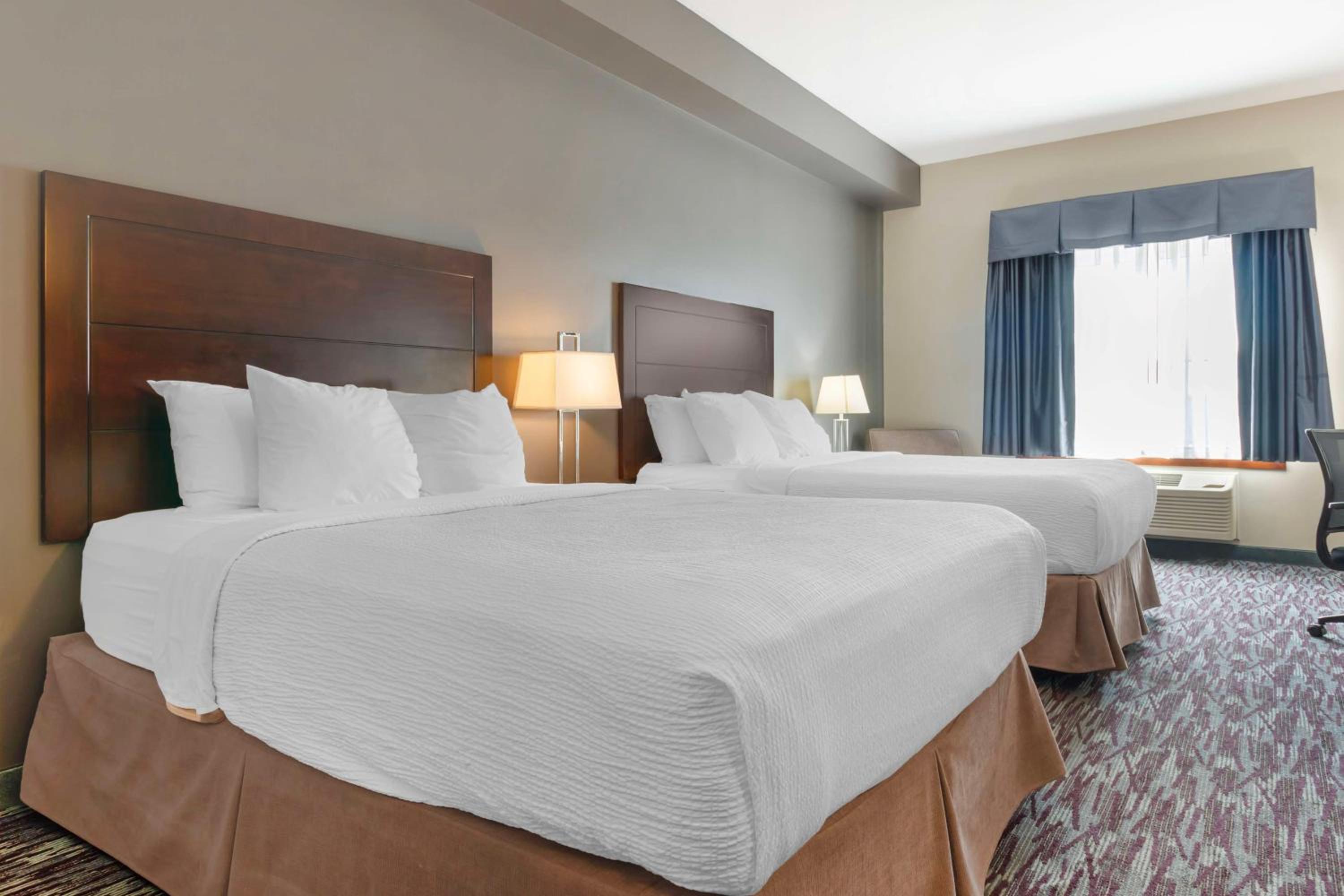 Queen Room With Two Queen Beds - Disability Access/Non-Smoking photo 3