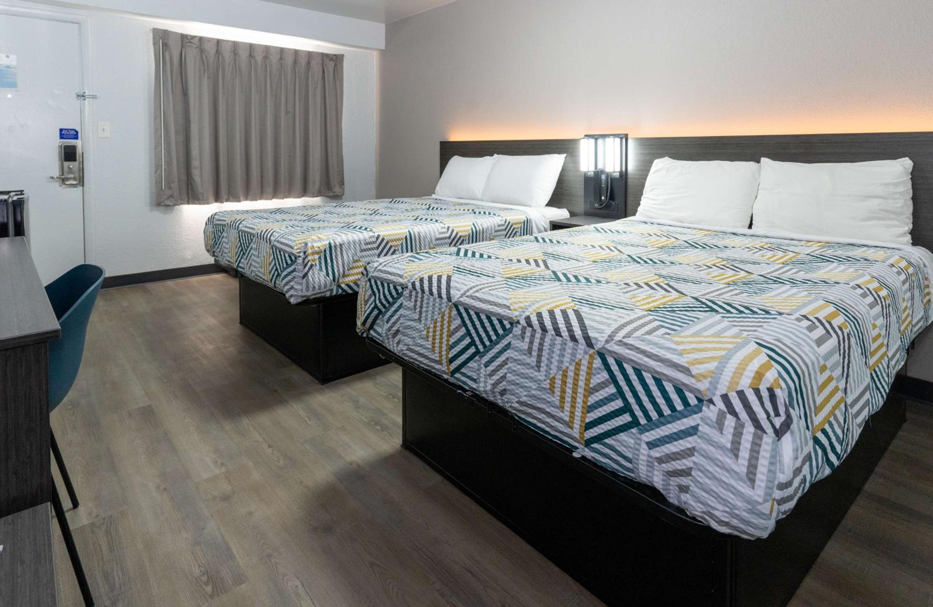 Deluxe Quadruple Room - Non-Smoking - Photo 1