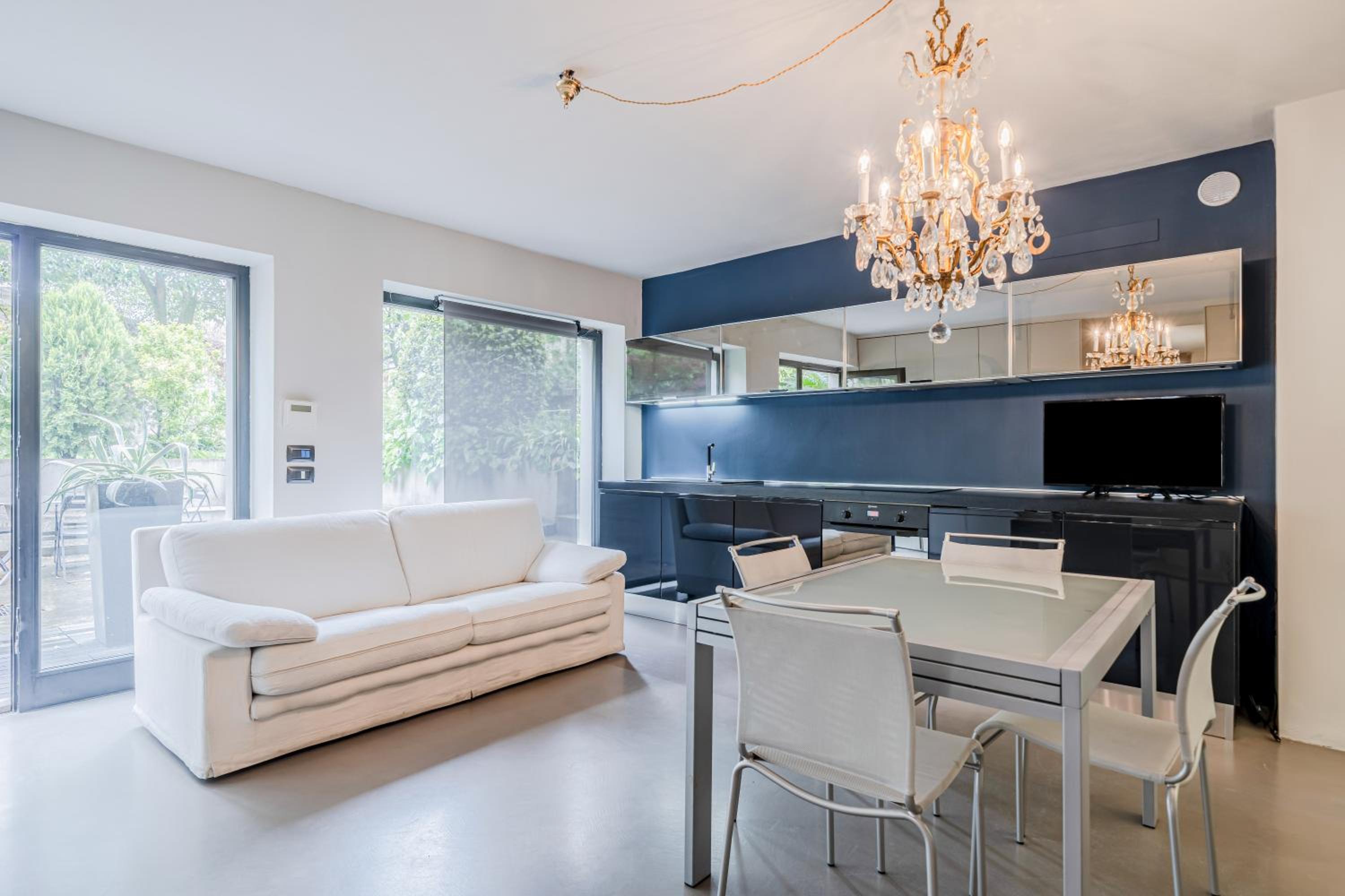 Deluxe Apartment