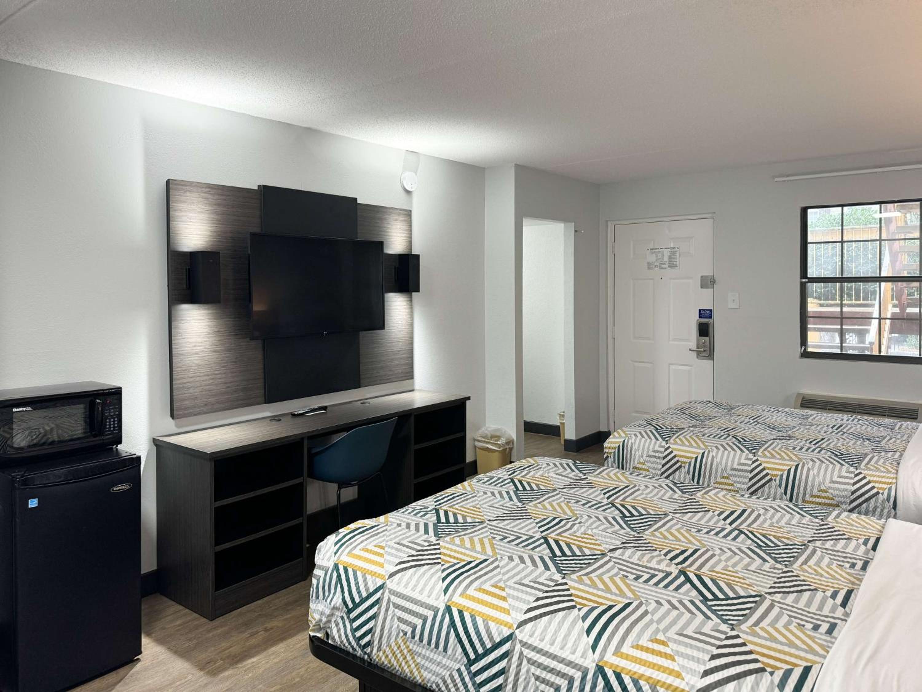 Quadruple Room - Smoking - Photo 1
