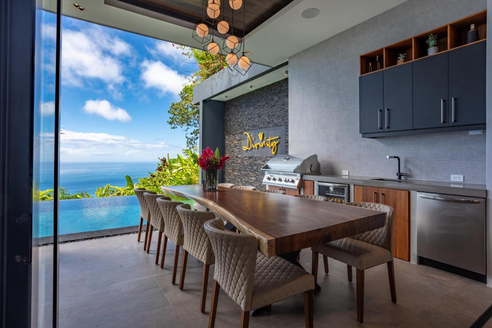 Villa photo 2