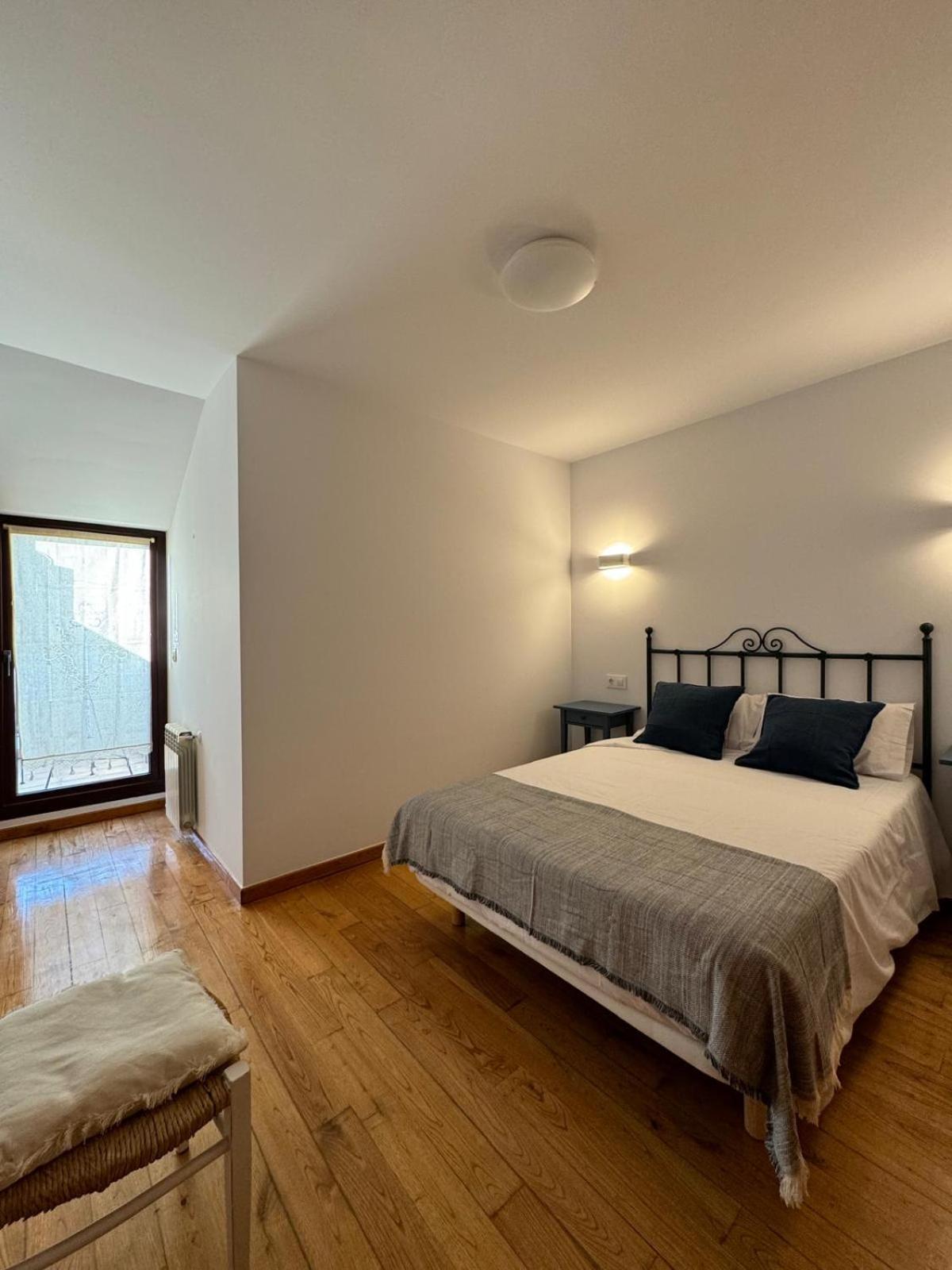 Three-Bedroom Apartment photo 2