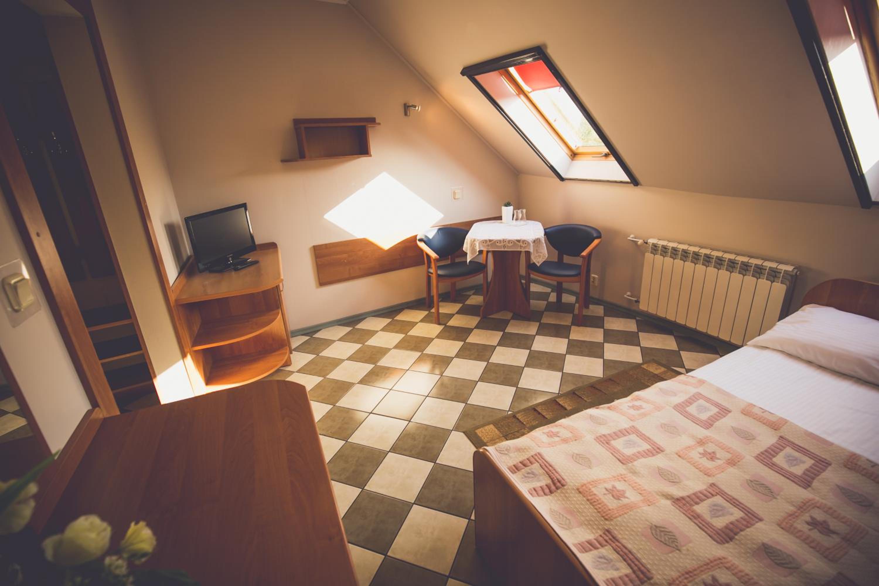 Double or Twin Room - Photo 6
