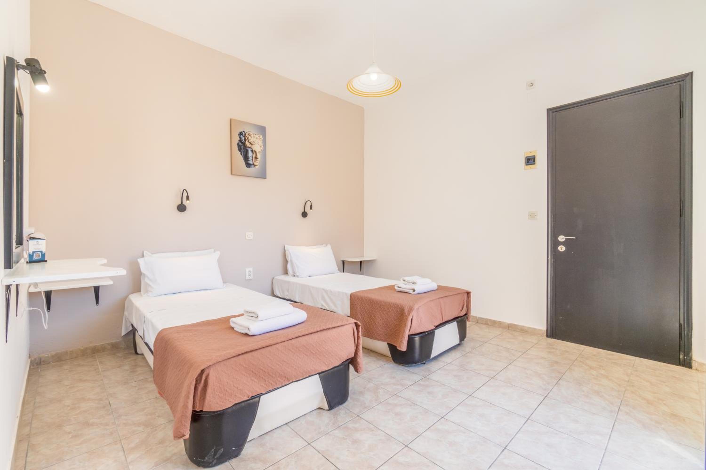 Twin or Double Room with Balcony - Annex Building photo 2