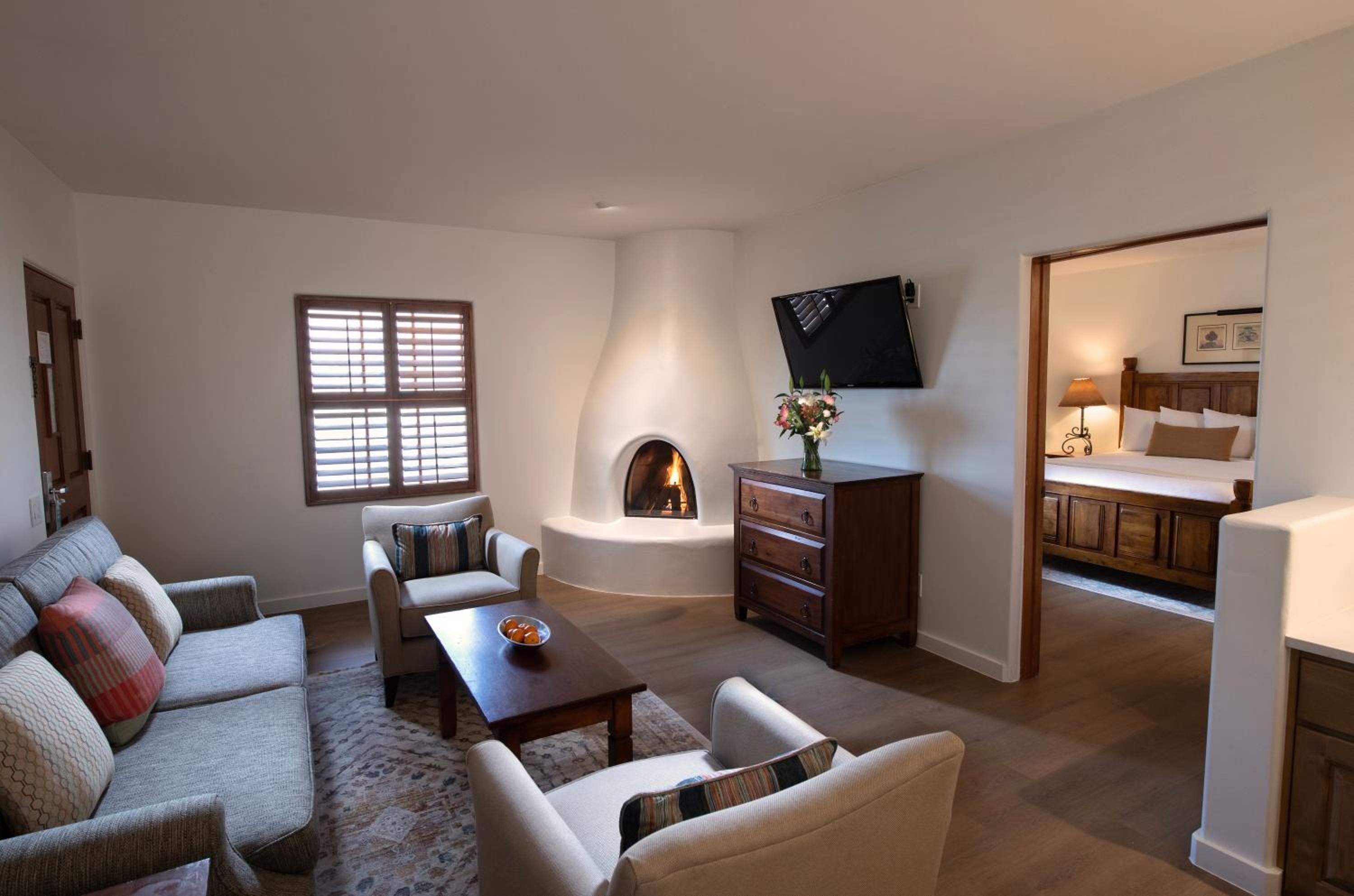 Deluxe King Suite - Photo 4
