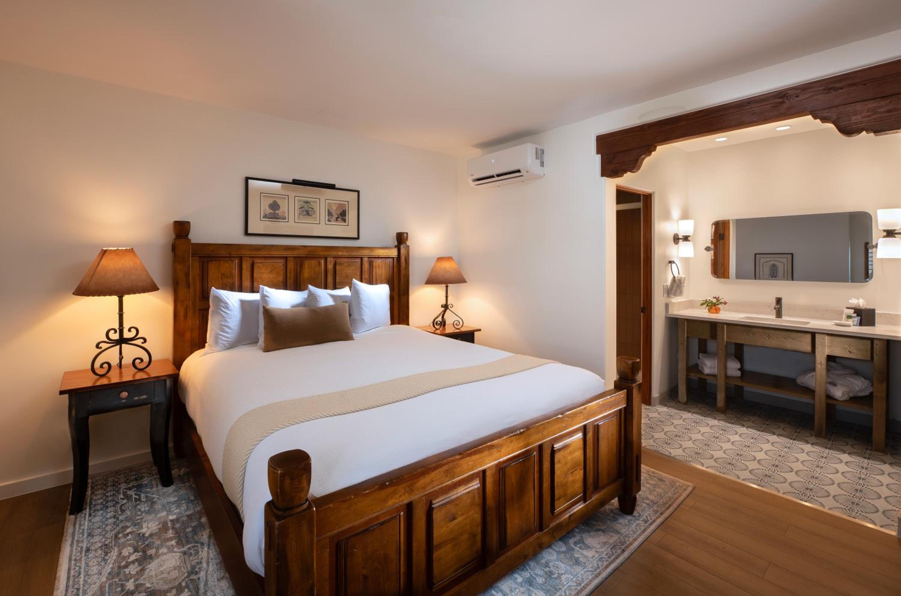 Deluxe King Suite - Photo 3