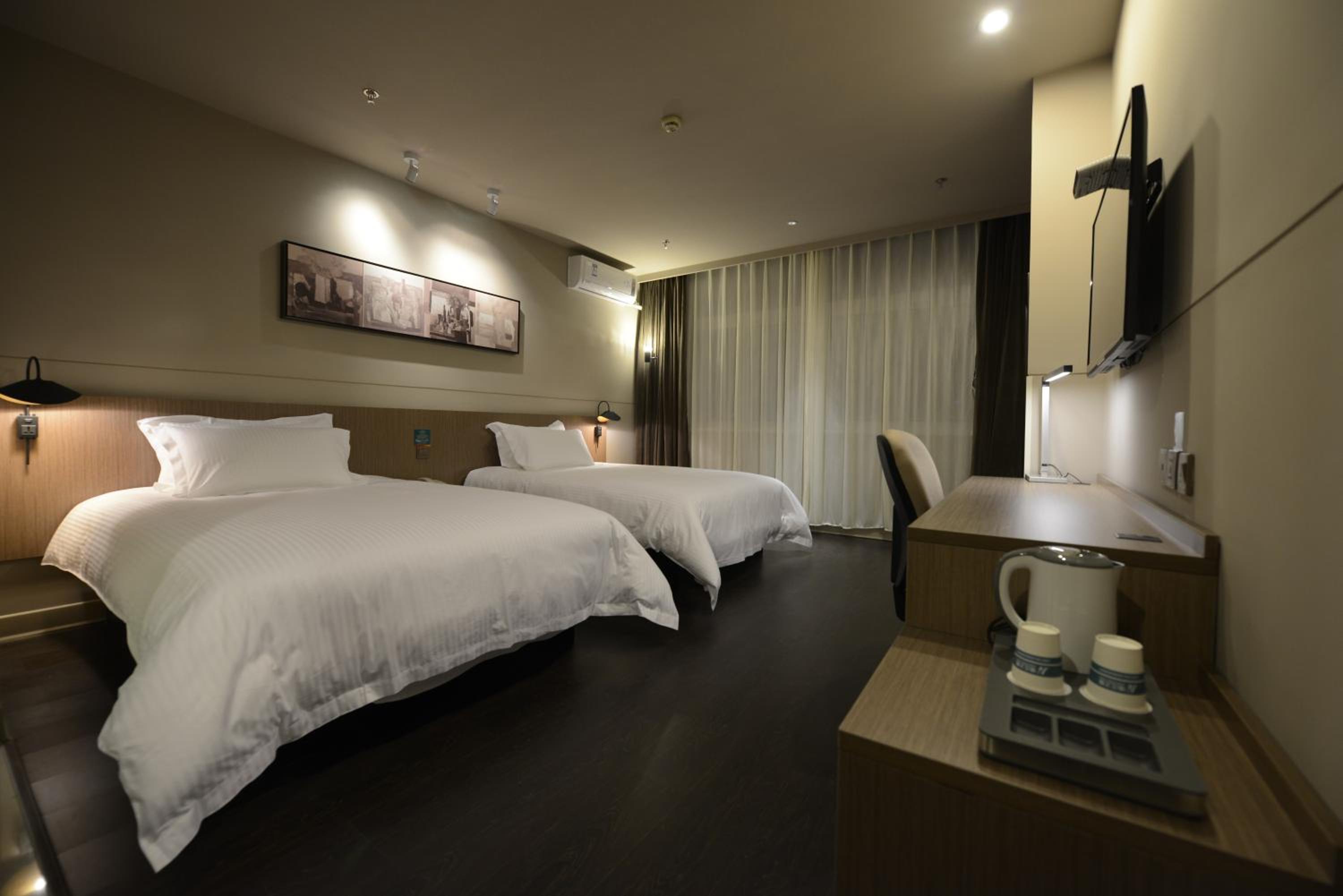 Business Twin Room A