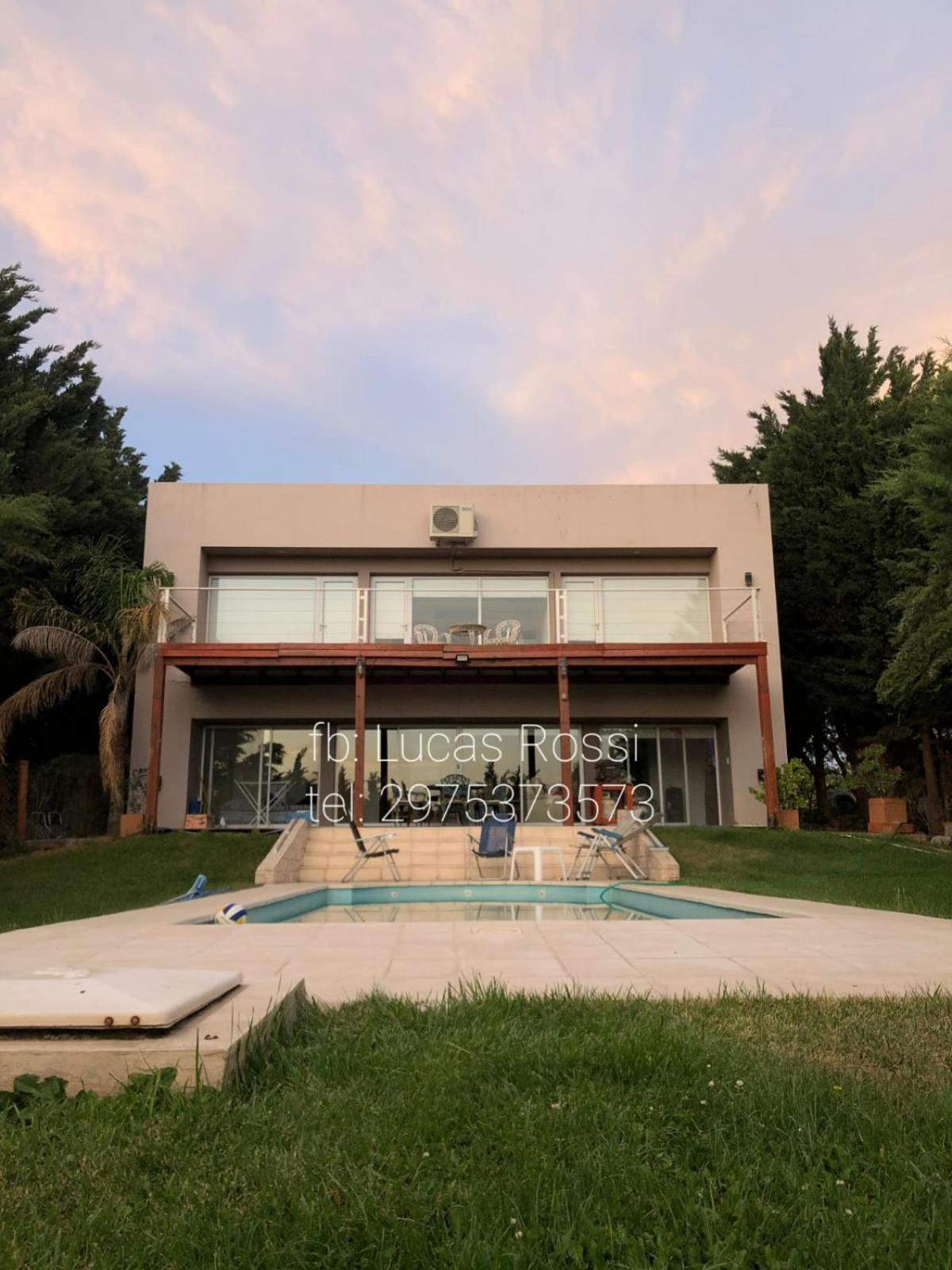 Four-Bedroom House photo 3