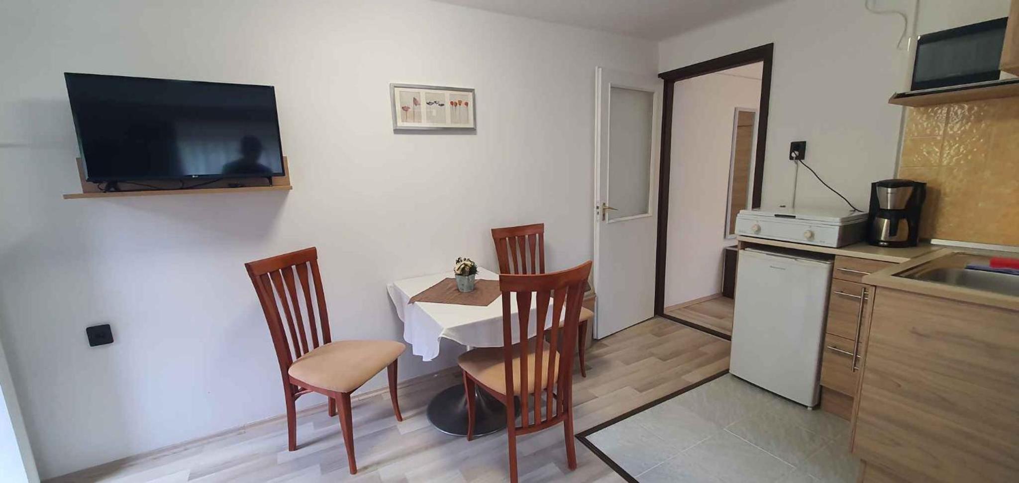 Apartment photo 2
