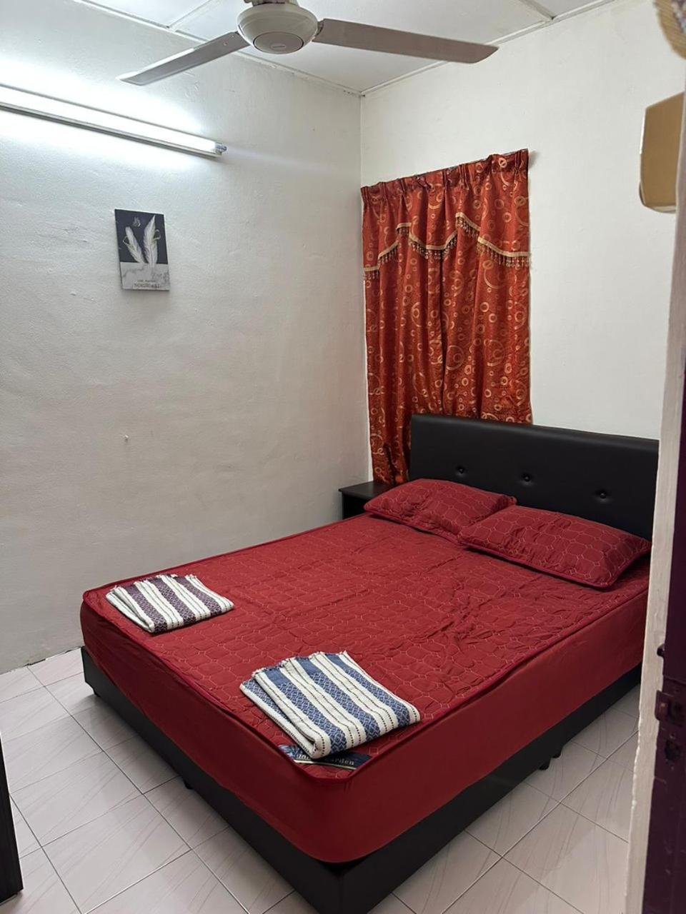 Three-Bedroom House photo 2