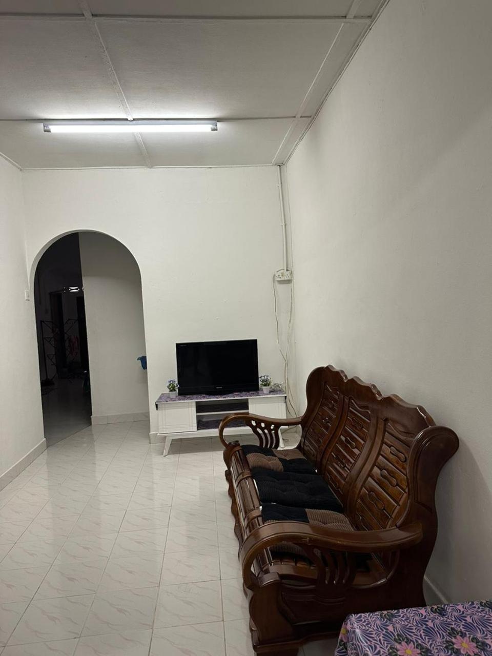 Three-Bedroom House photo 3