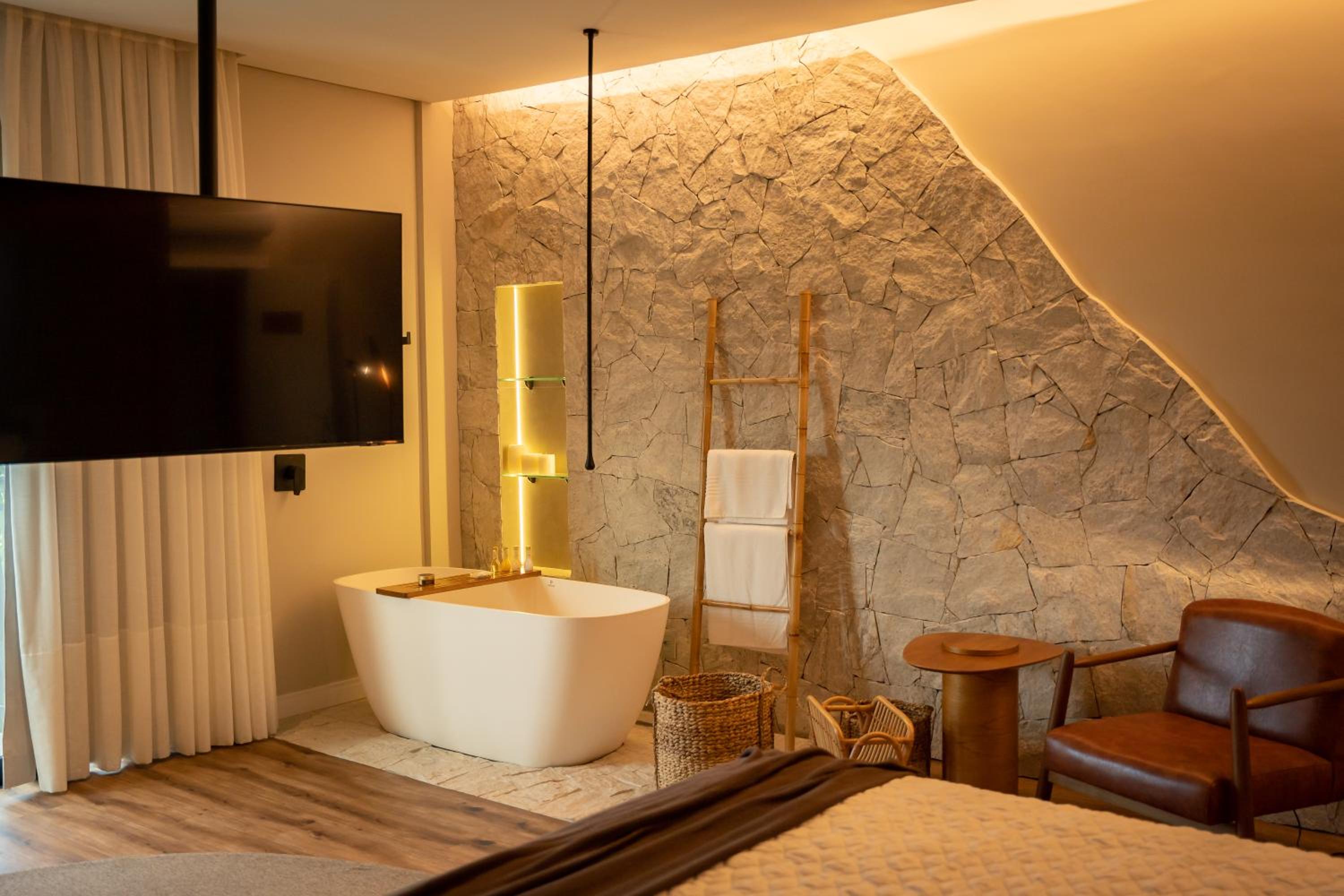 Deluxe King Suite