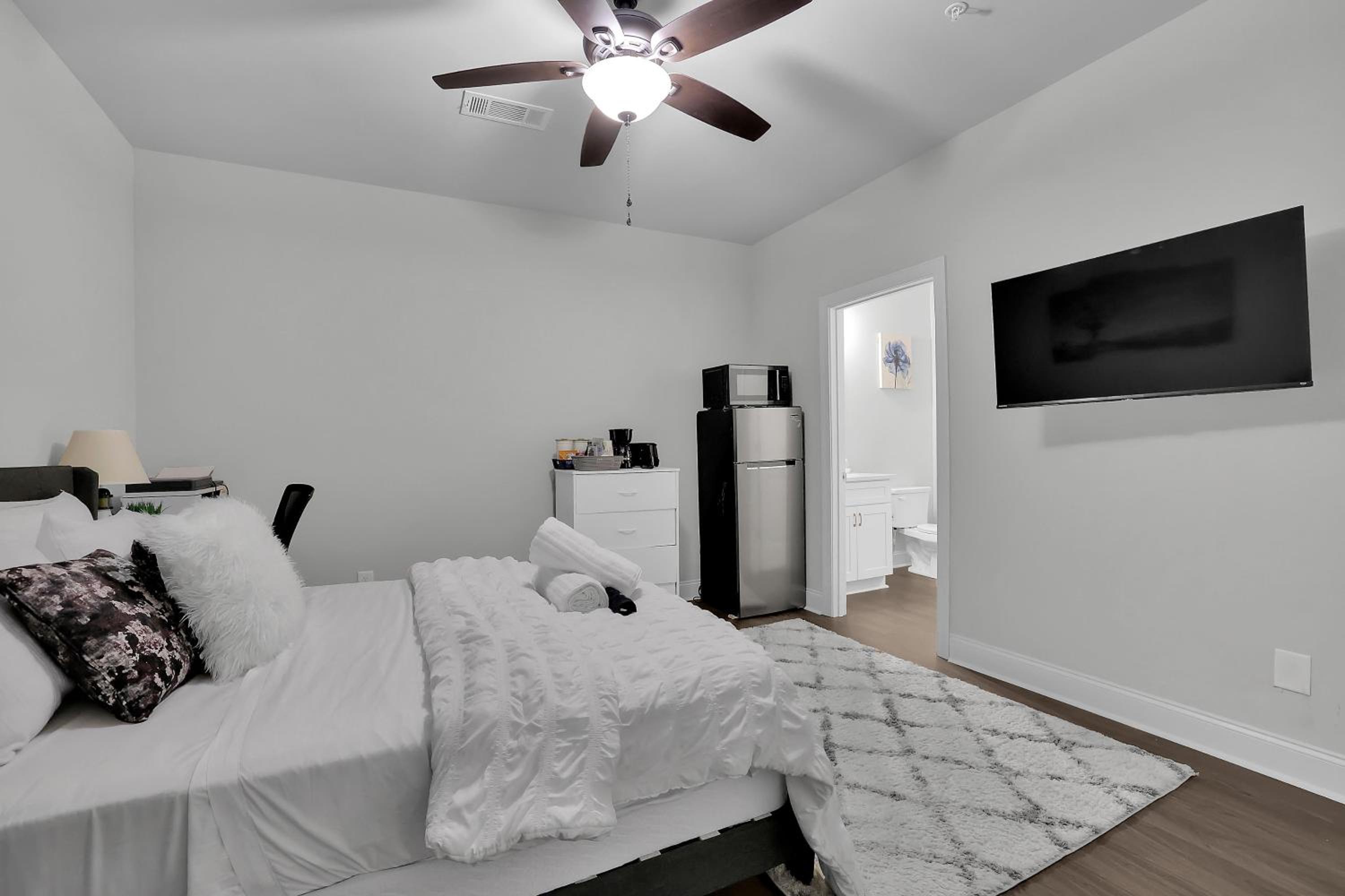 Three-Bedroom House photo 3