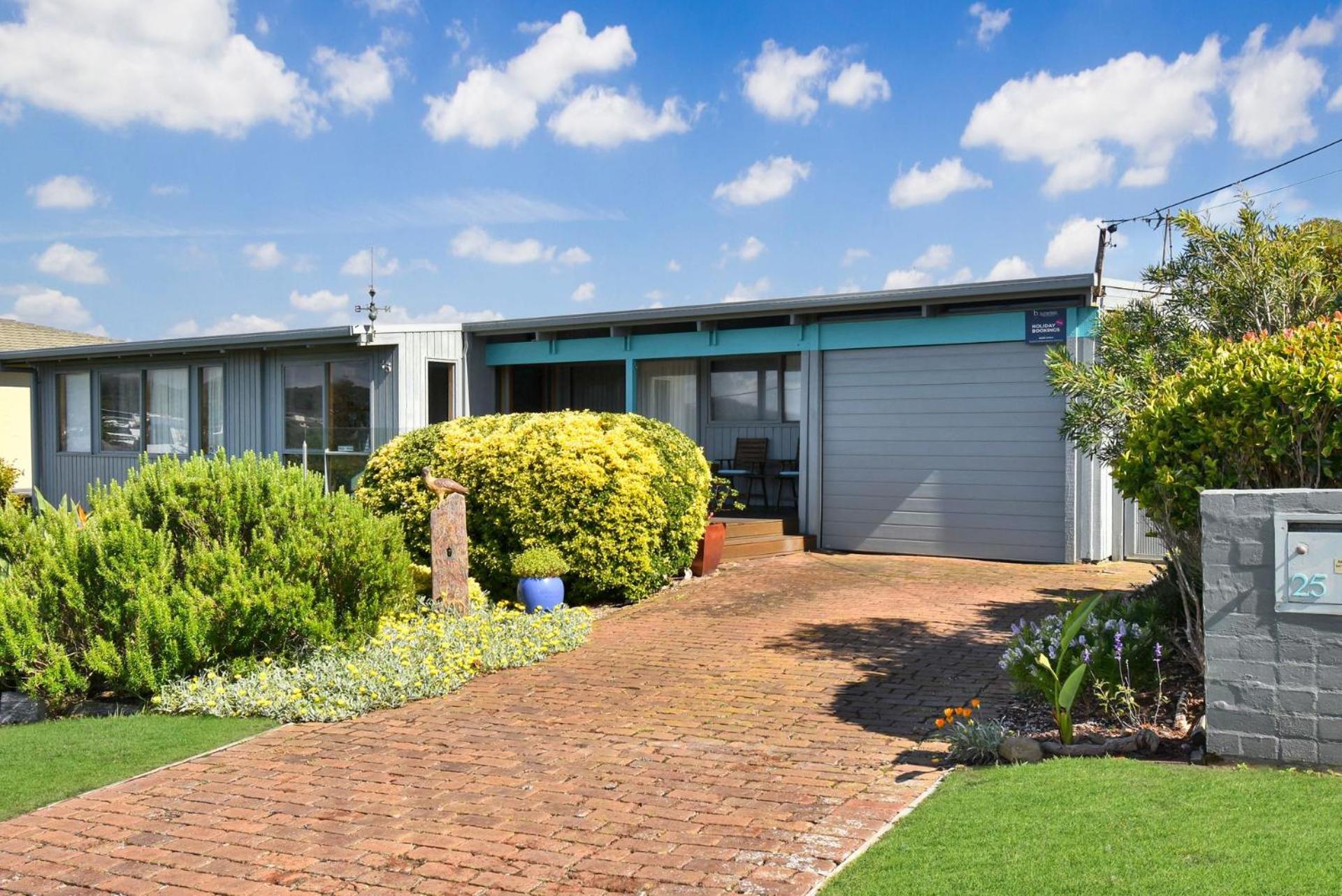 Three-Bedroom House photo 2