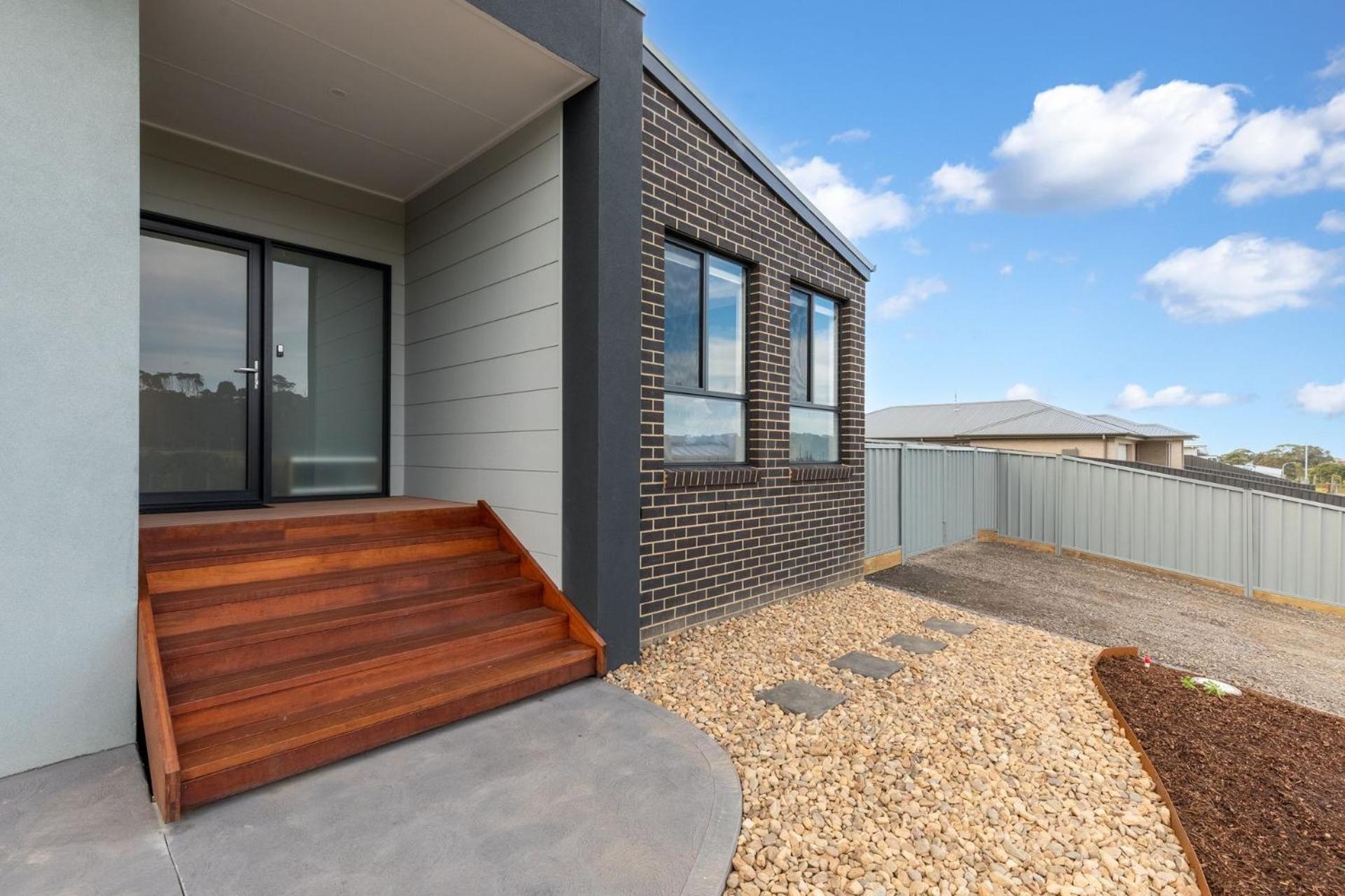Four-Bedroom House photo 2