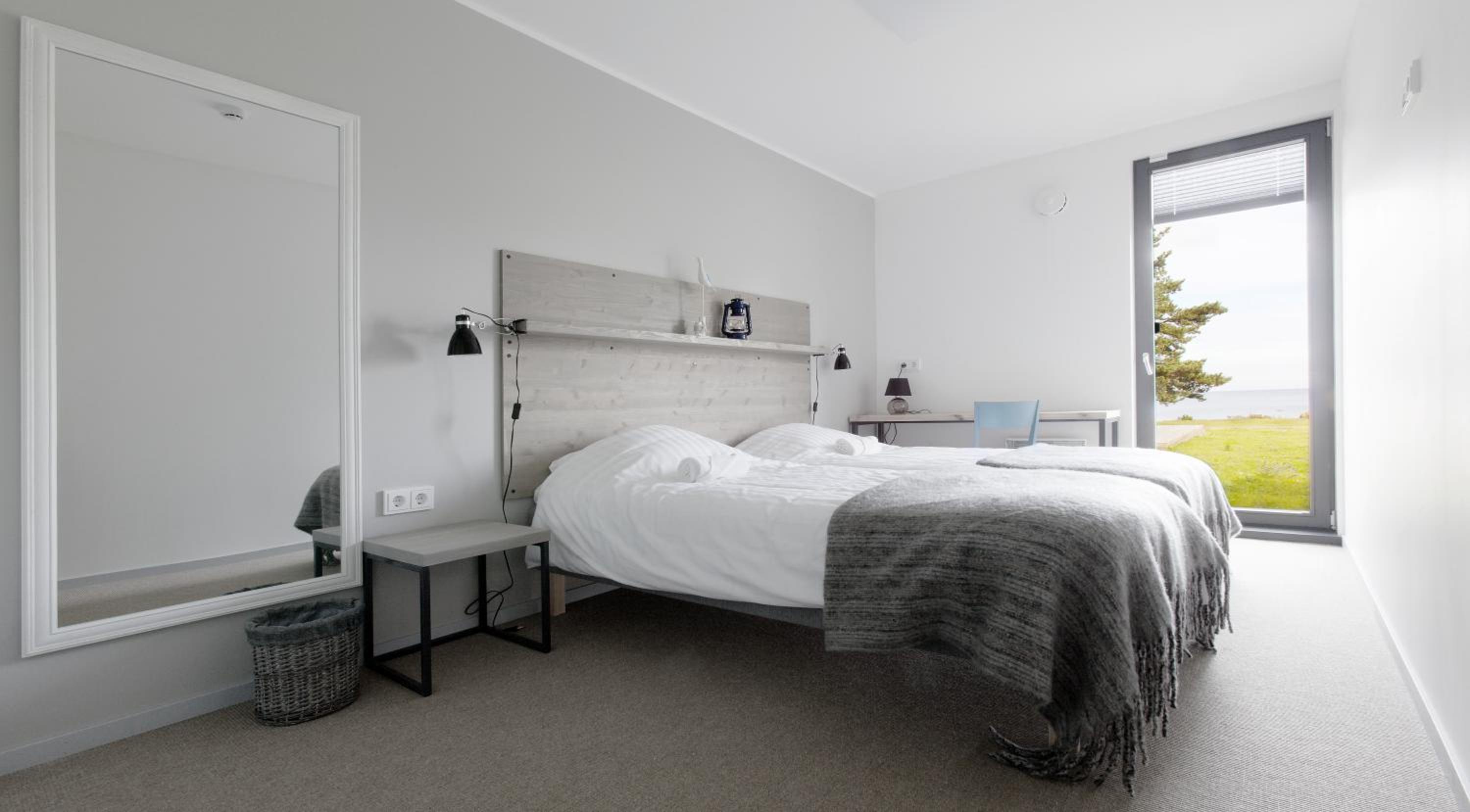 Six-Bedroom House - Photo 33