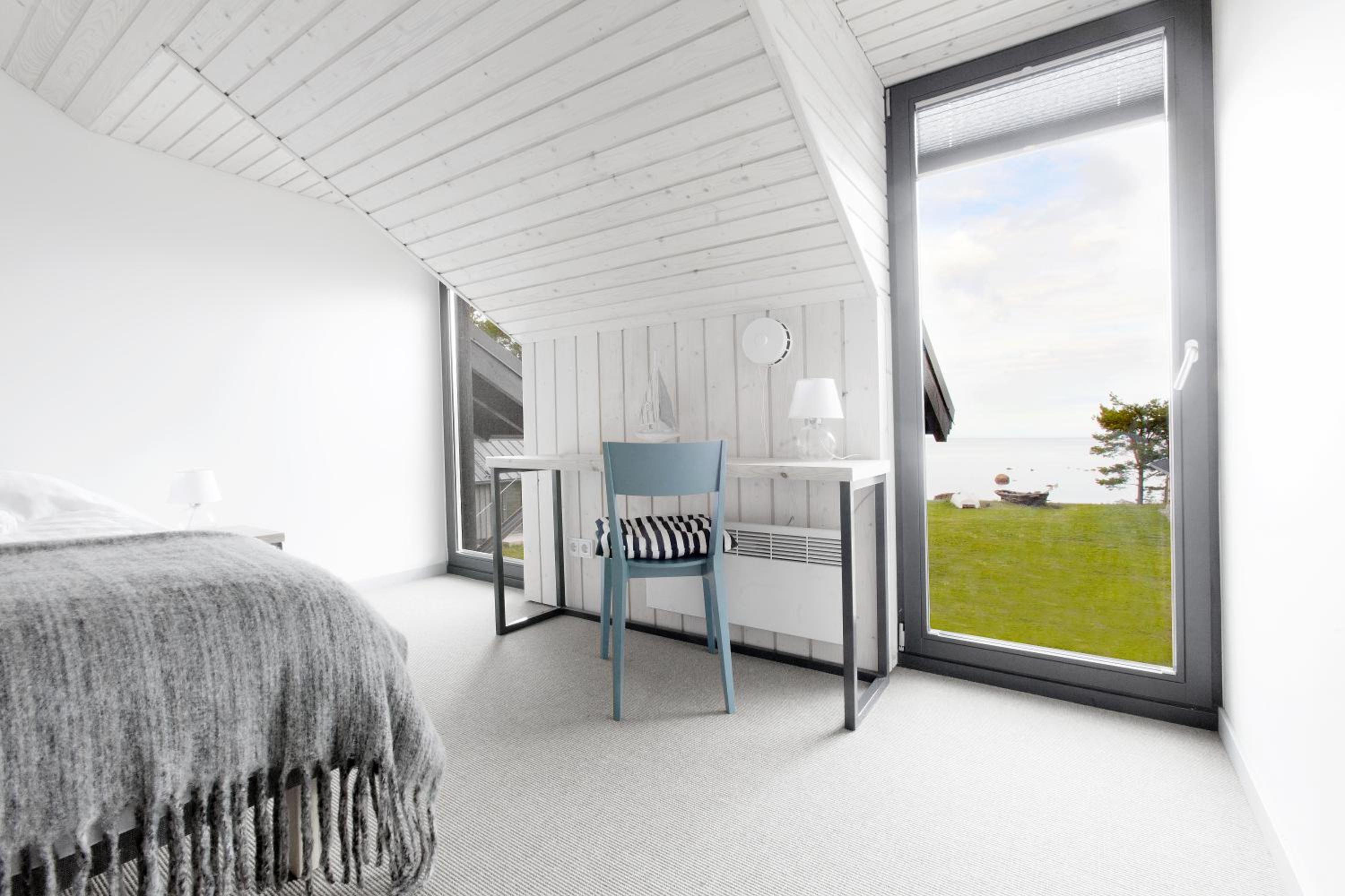 Six-Bedroom House - Photo 8