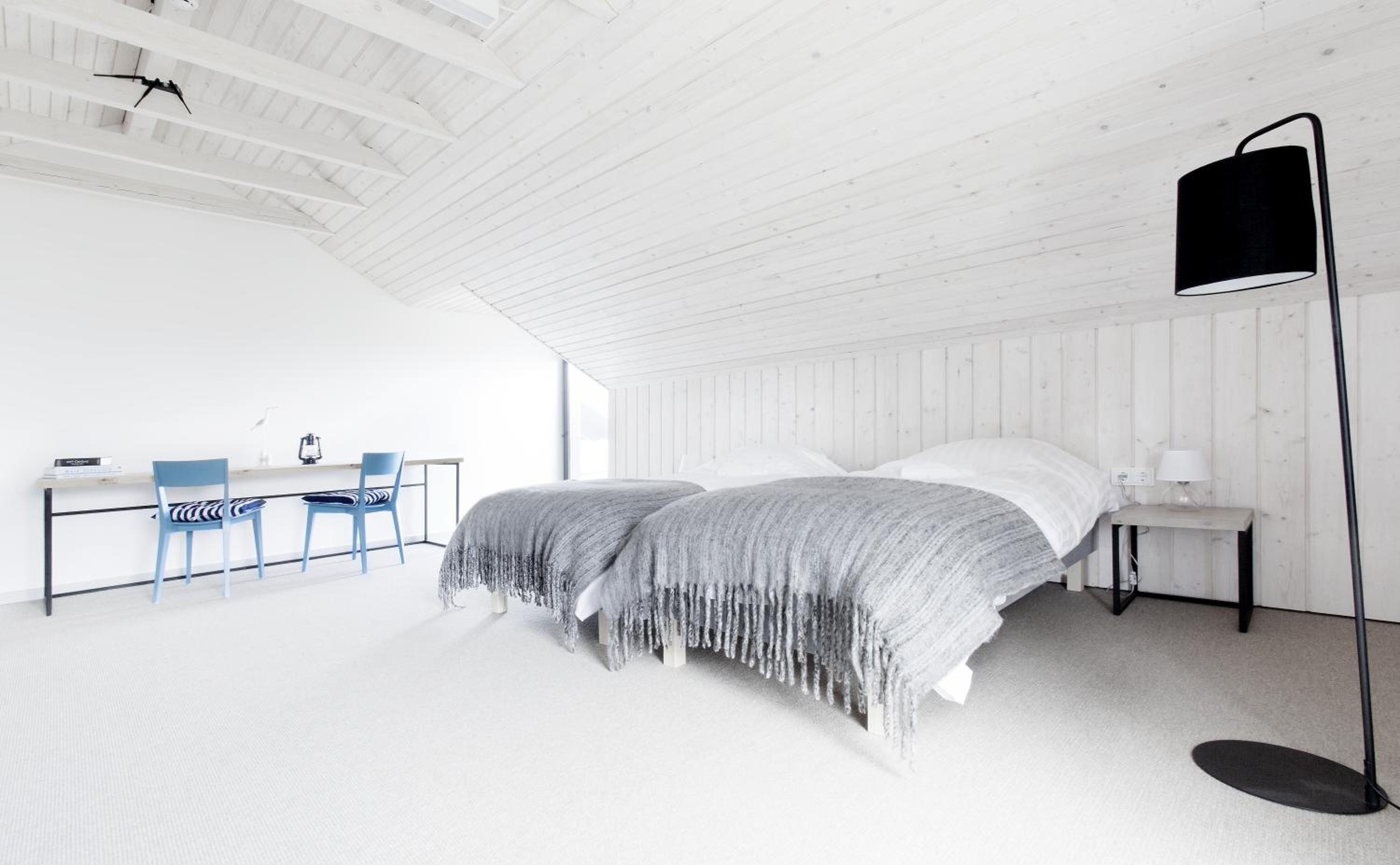Six-Bedroom House - Photo 11